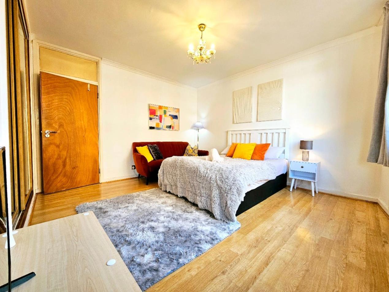 Bright & Spacious In Building With Lift, Right Next To Bayswater Station - Walk To Kensington Palace, Hyde Park, Little Venice & Notting Hill Lägenhet