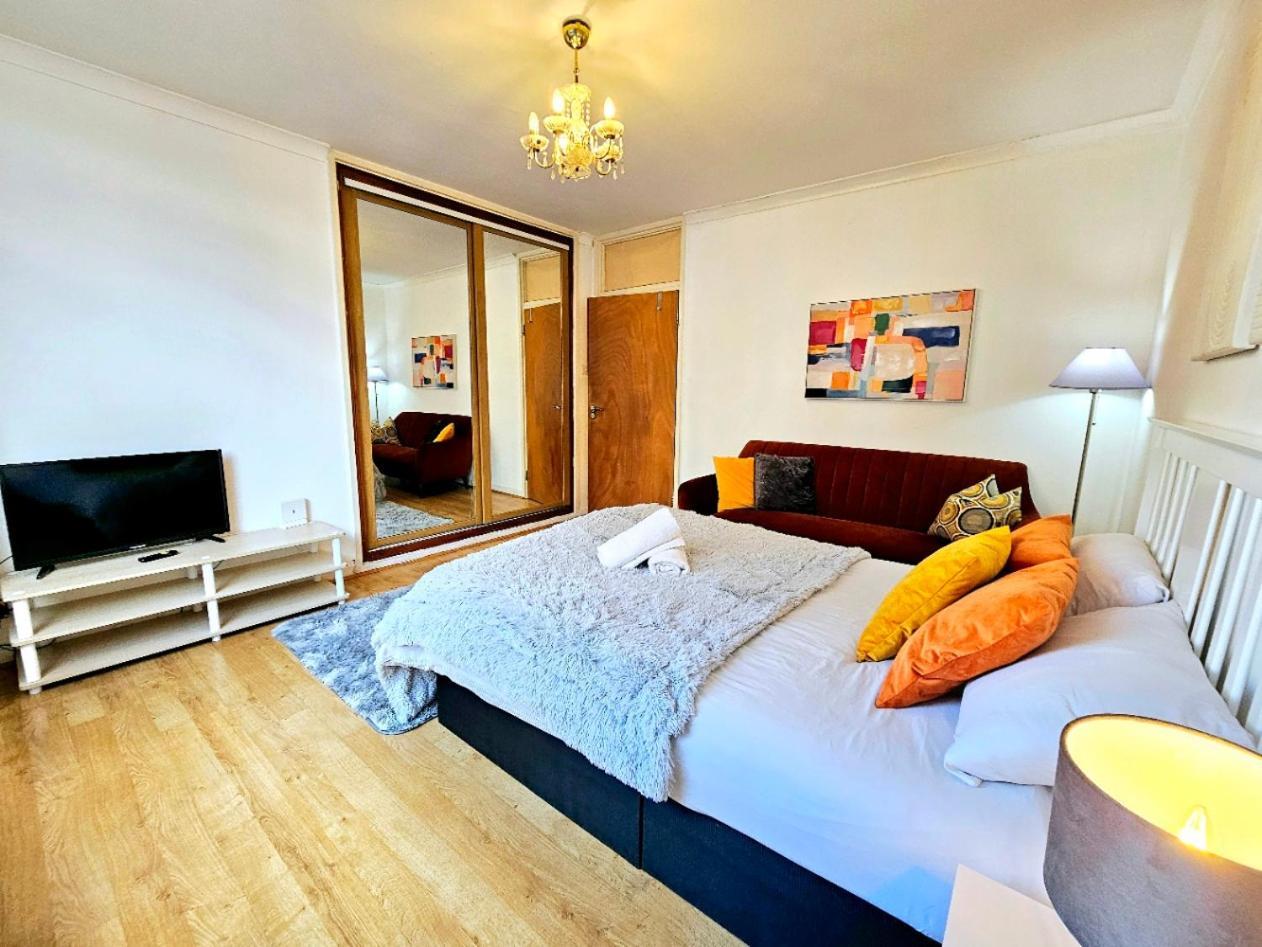 Bright & Spacious In Building With Lift, Right Next To Bayswater Station - Walk To Kensington Palace, Hyde Park, Little Venice & Notting Hill Lägenhet *