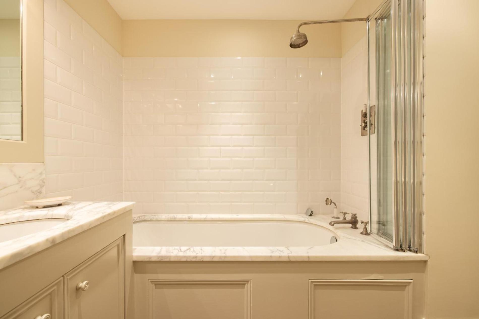 Appartamento History - 3 Bedrooms In Kensington *