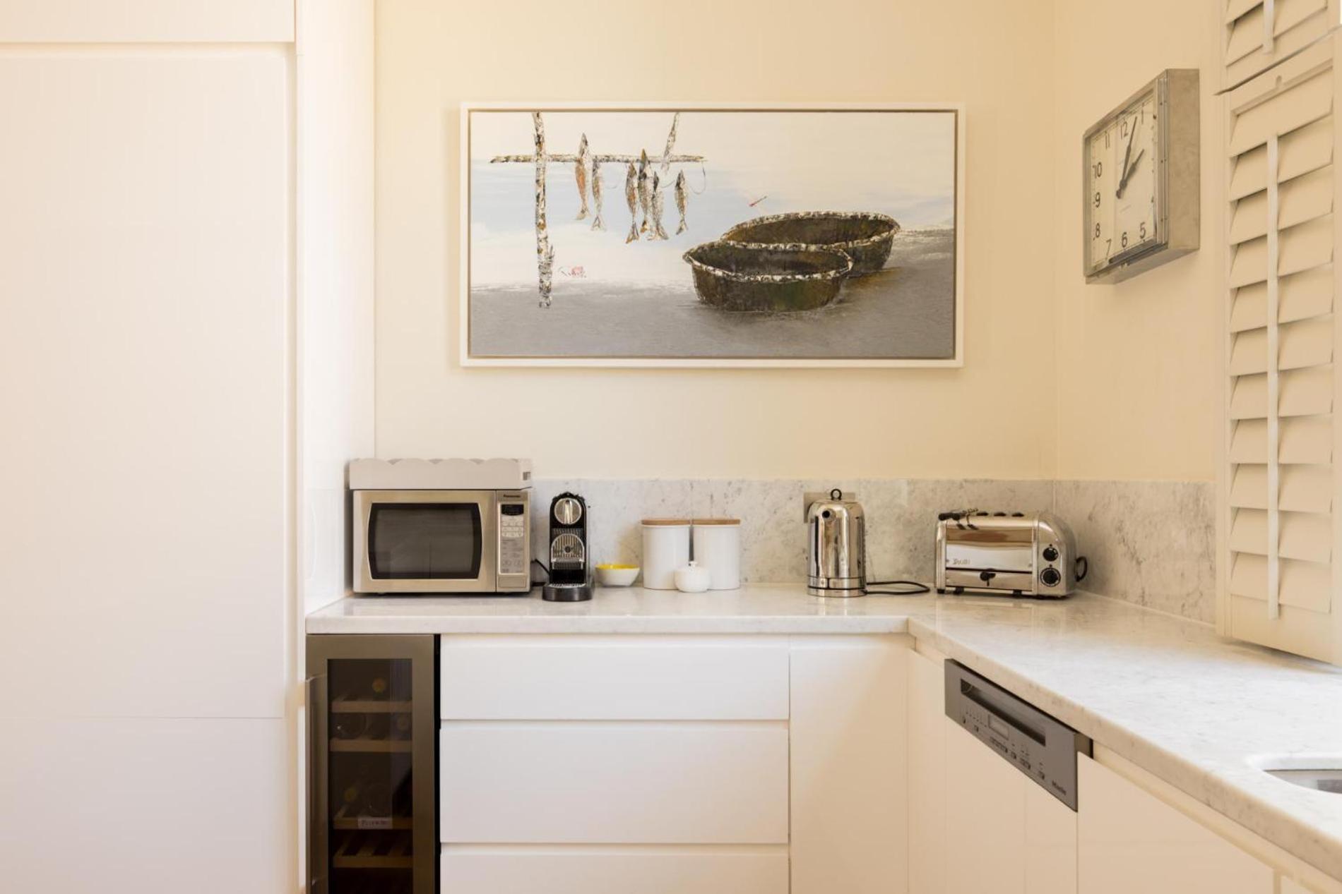 History - 3 Bedrooms In Kensington *