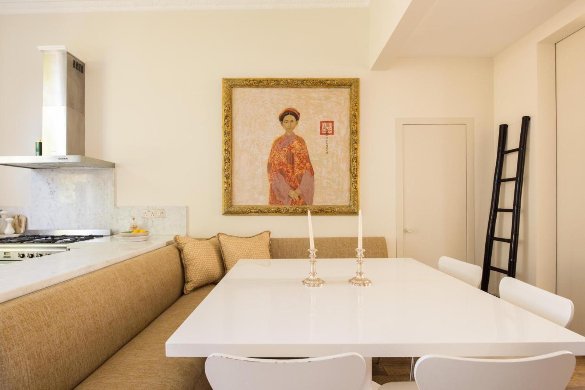 History - 3 Bedrooms In Kensington