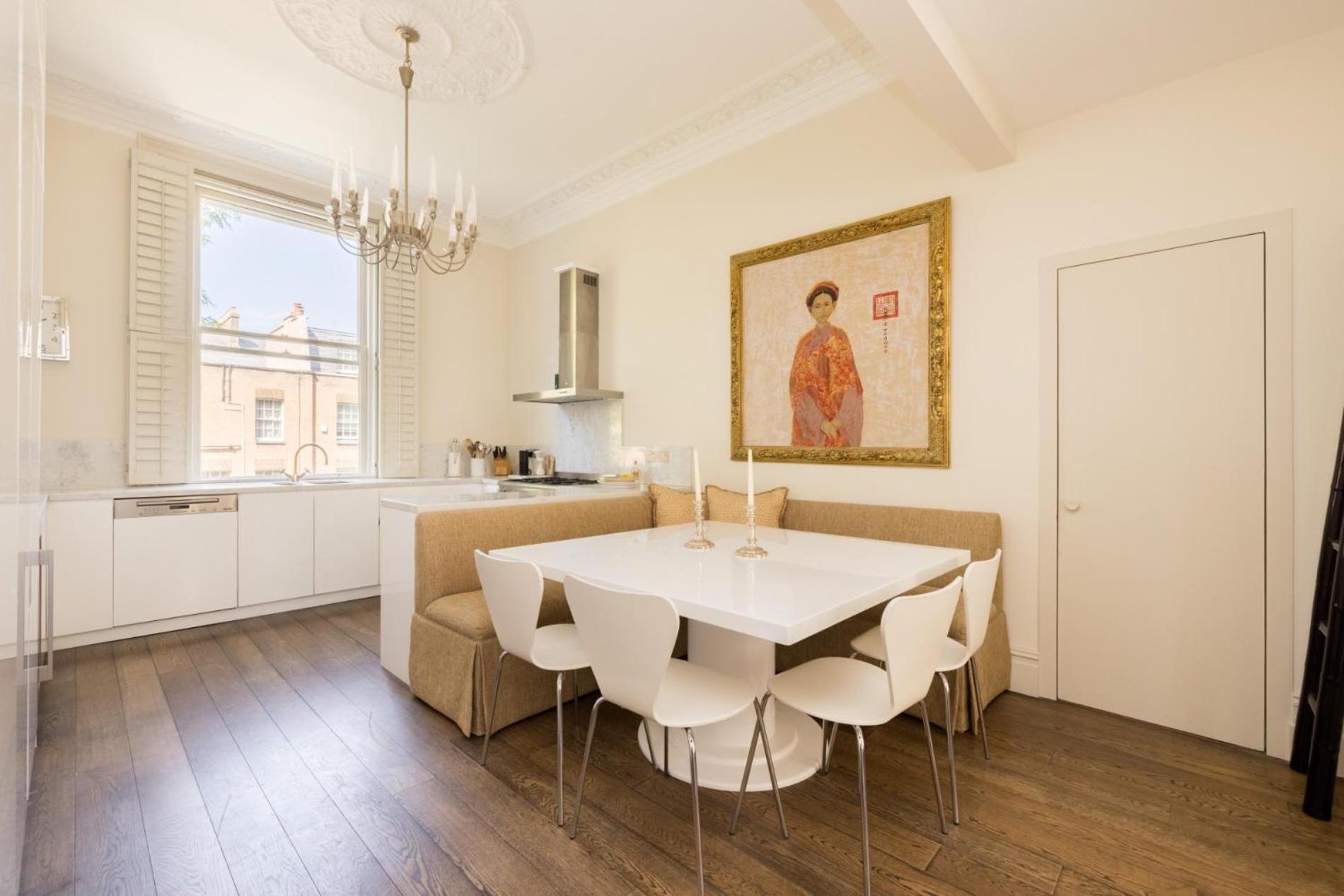 History - 3 Bedrooms In Kensington
