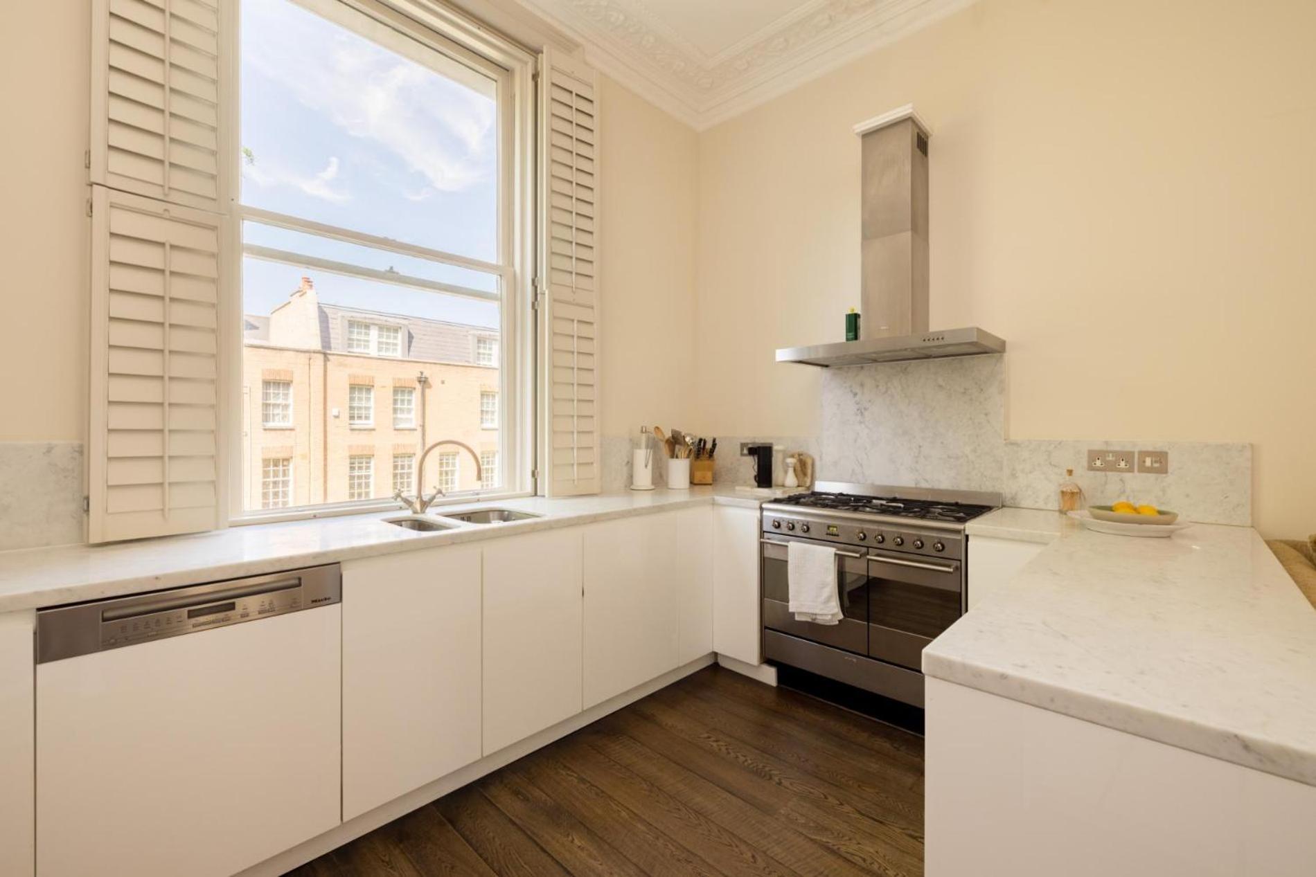 History - 3 Bedrooms In Kensington * London