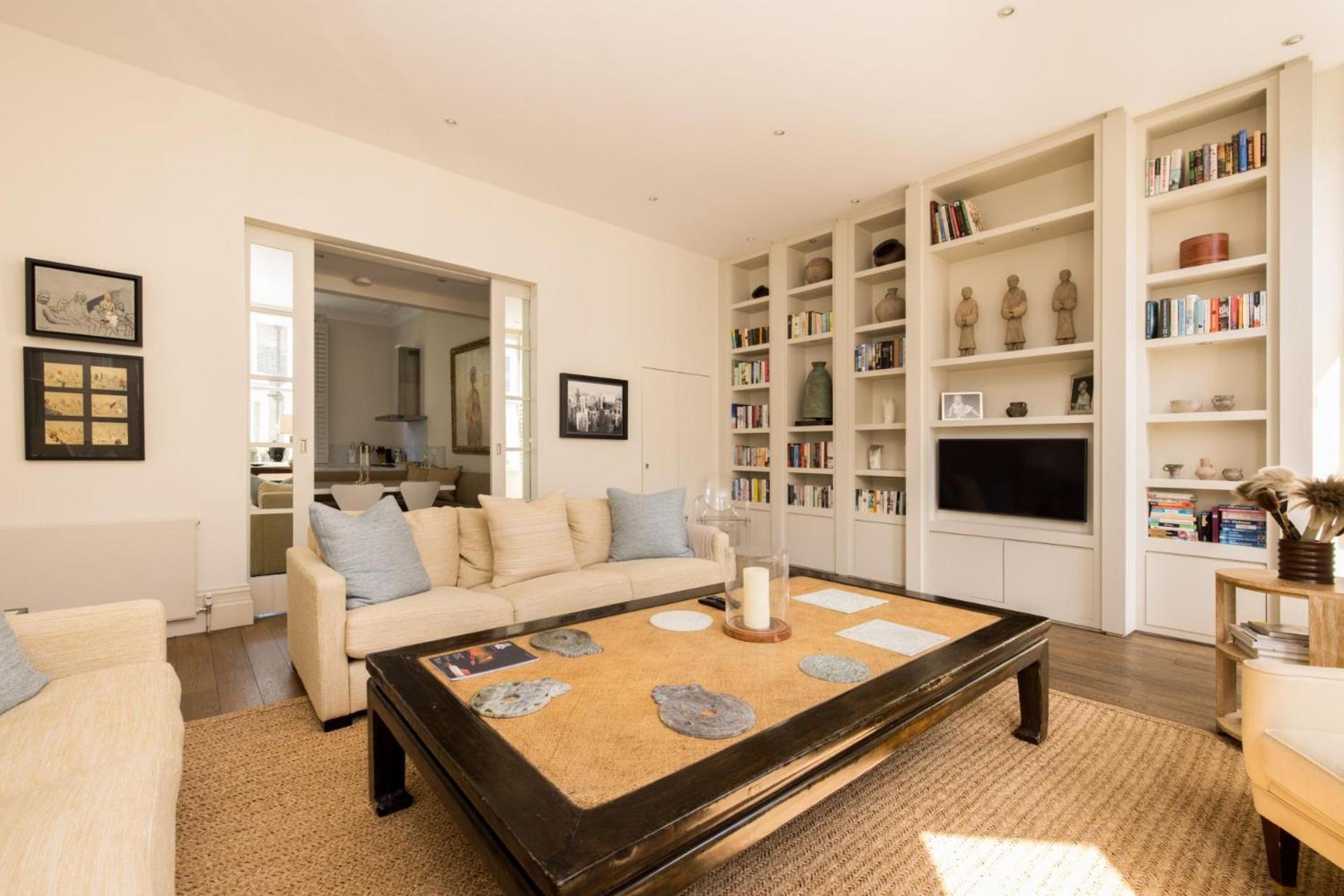History - 3 Bedrooms In Kensington Apartment *