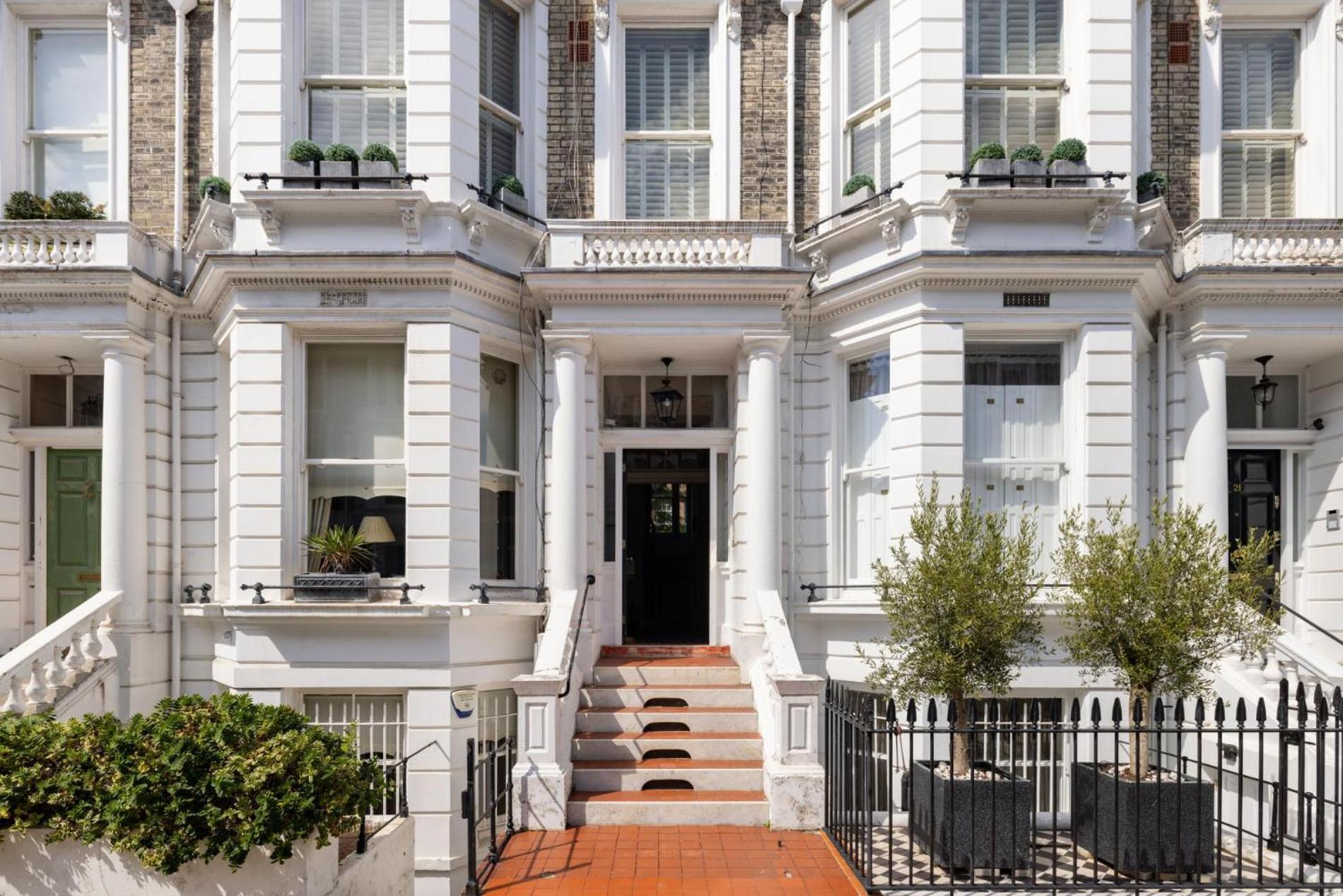 Apartment History - 3 Bedrooms In Kensington *