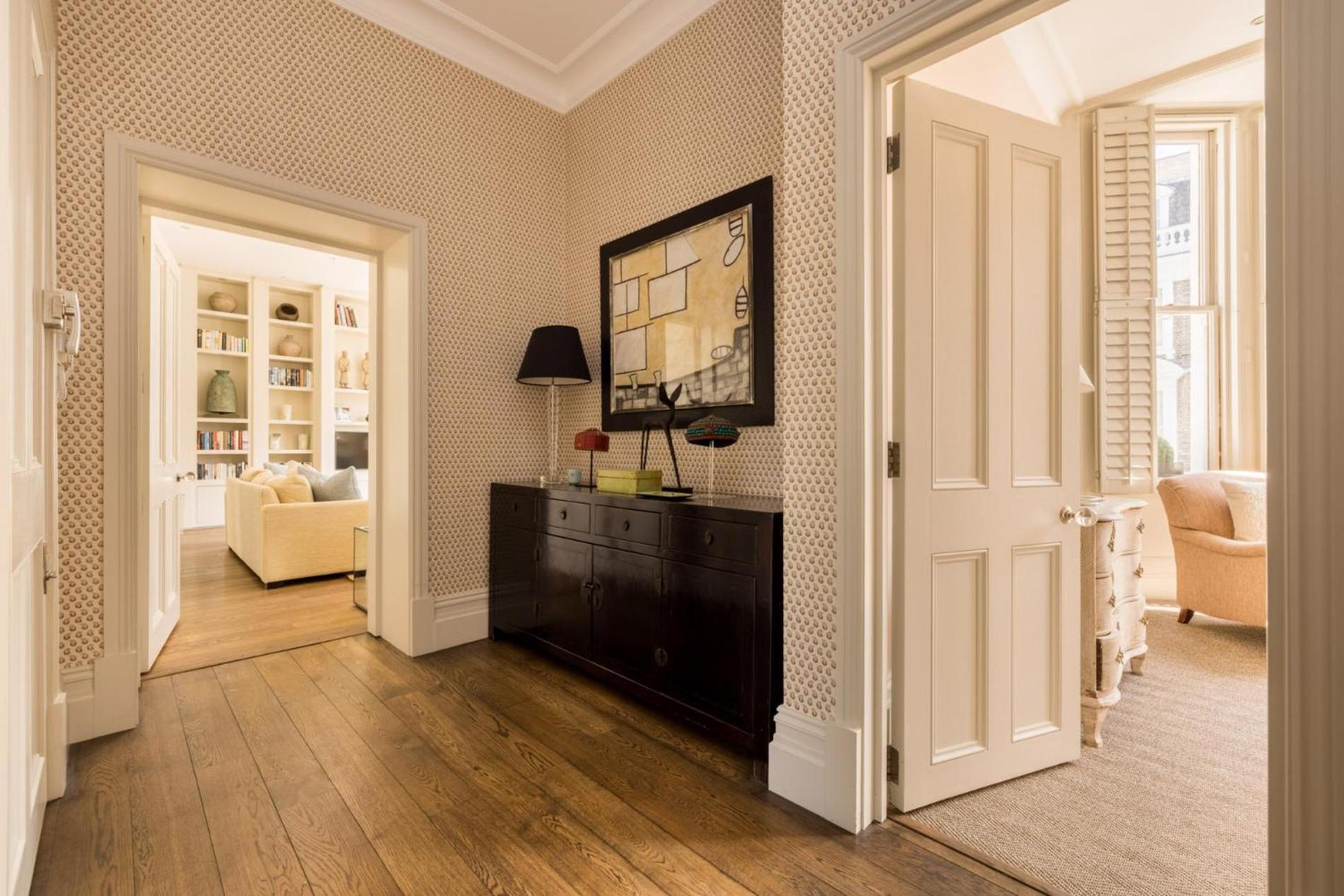 History - 3 Bedrooms In Kensington *