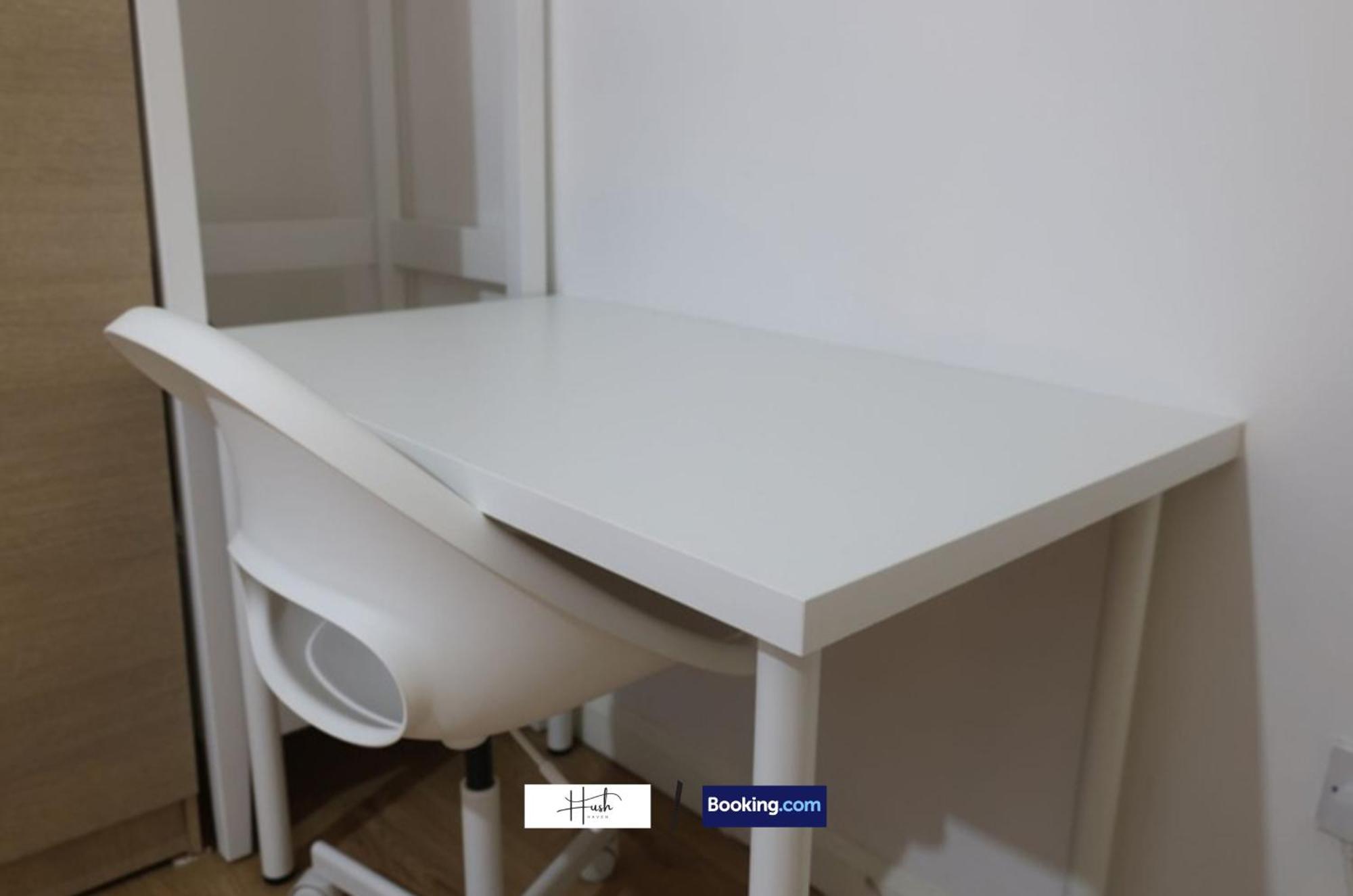 Apartment 2 Bedroom Flat By Hush Haven Homes Short Lets And Serviced With Garden & Free Parking Near Excel, Lcy Airport *