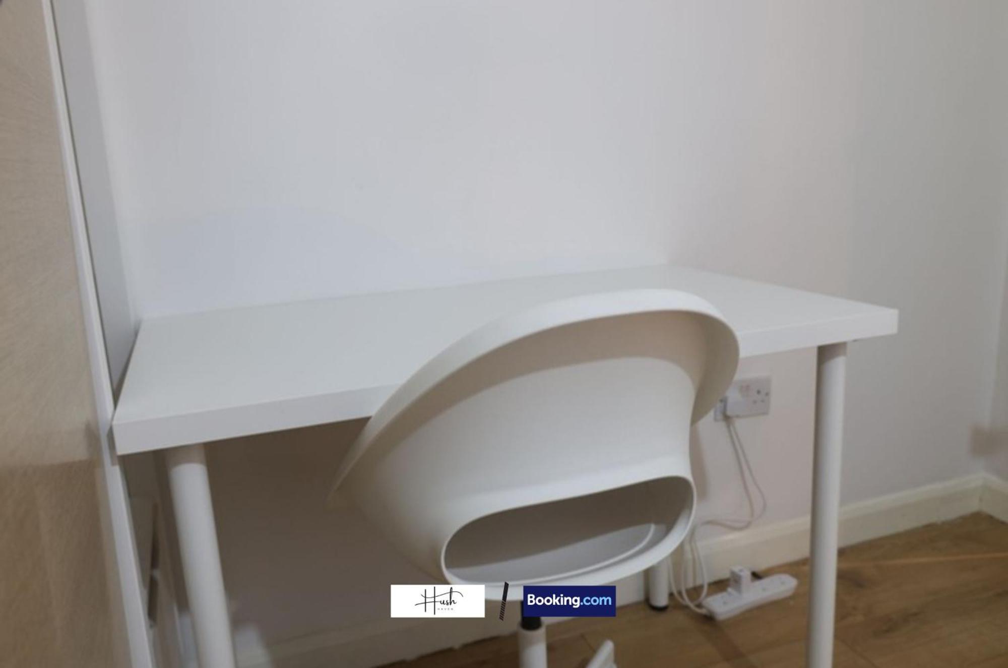 Apartment 2 Bedroom Flat By Hush Haven Homes Short Lets And Serviced With Garden & Free Parking Near Excel, Lcy Airport *