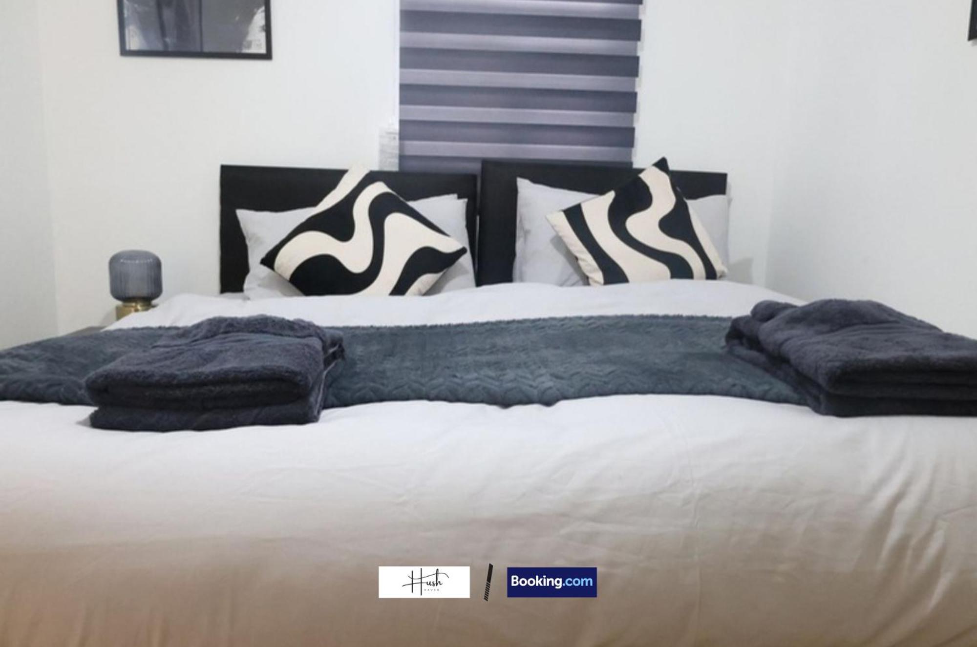 2 Bedroom Flat By Hush Haven Homes Short Lets And Serviced With Garden & Free Parking Near Excel, Lcy Airport * London