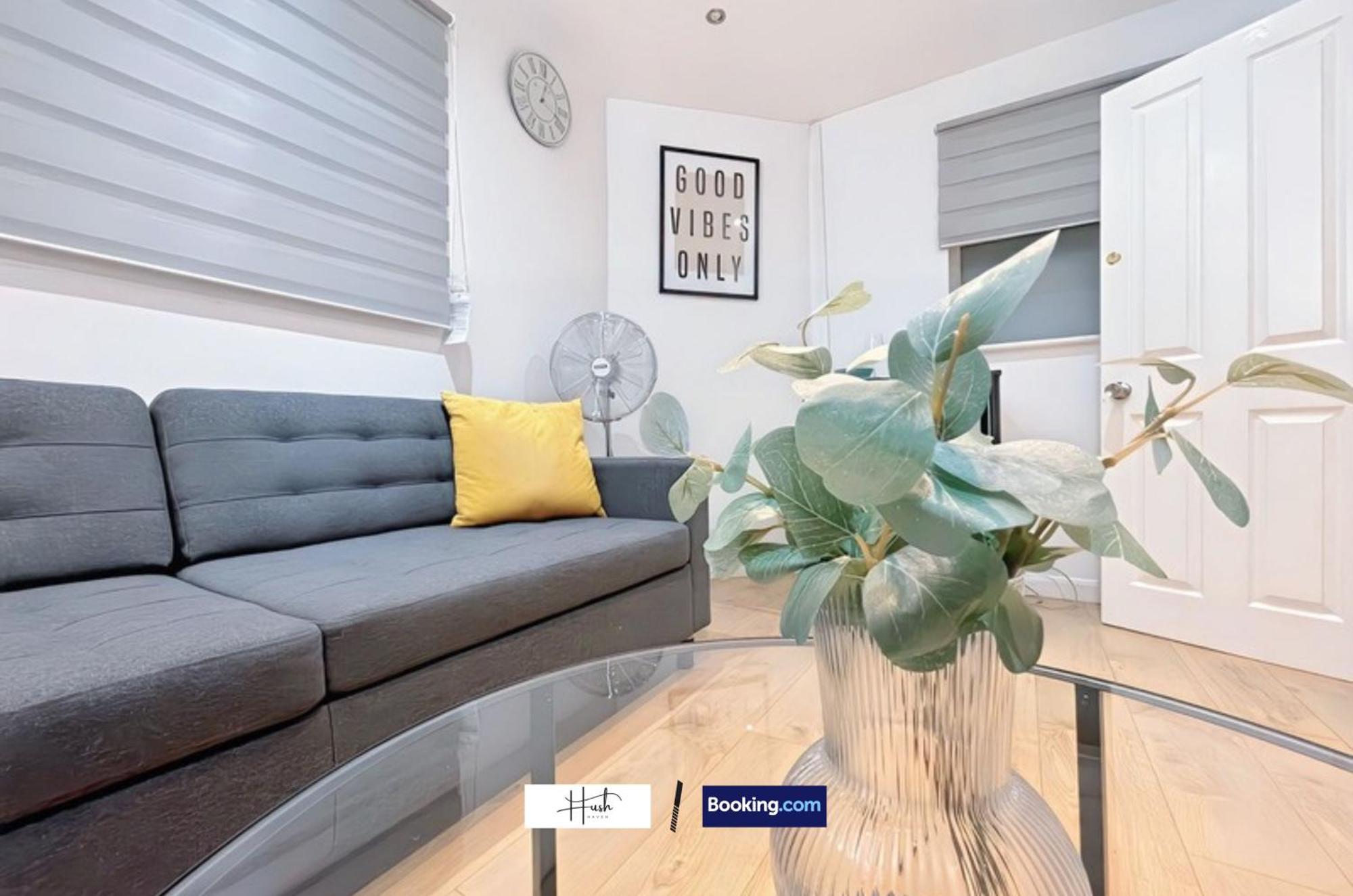 2 Bedroom Flat By Hush Haven Homes Short Lets And Serviced With Garden & Free Parking Near Excel, Lcy Airport *
