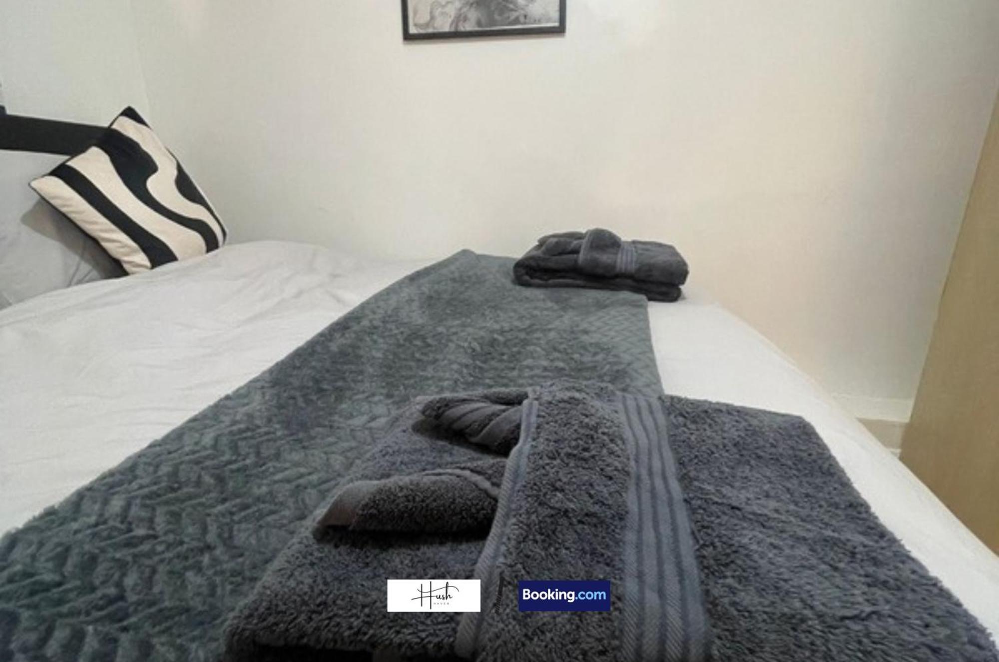 Apartment 2 Bedroom Flat By Hush Haven Homes Short Lets And Serviced With Garden & Free Parking Near Excel, Lcy Airport