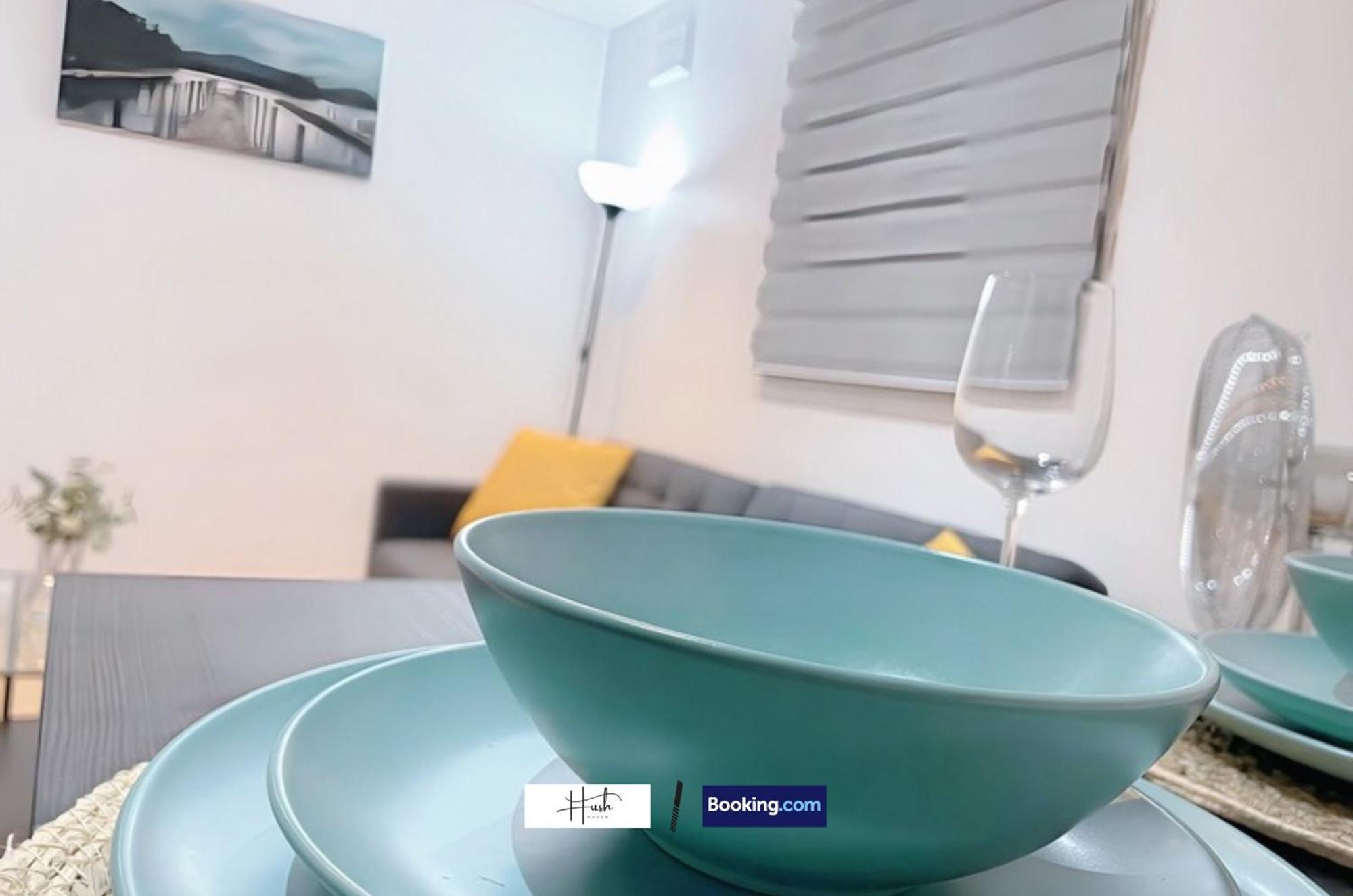 2 Bedroom Flat By Hush Haven Homes Short Lets And Serviced With Garden & Free Parking Near Excel, Lcy Airport Apartment London