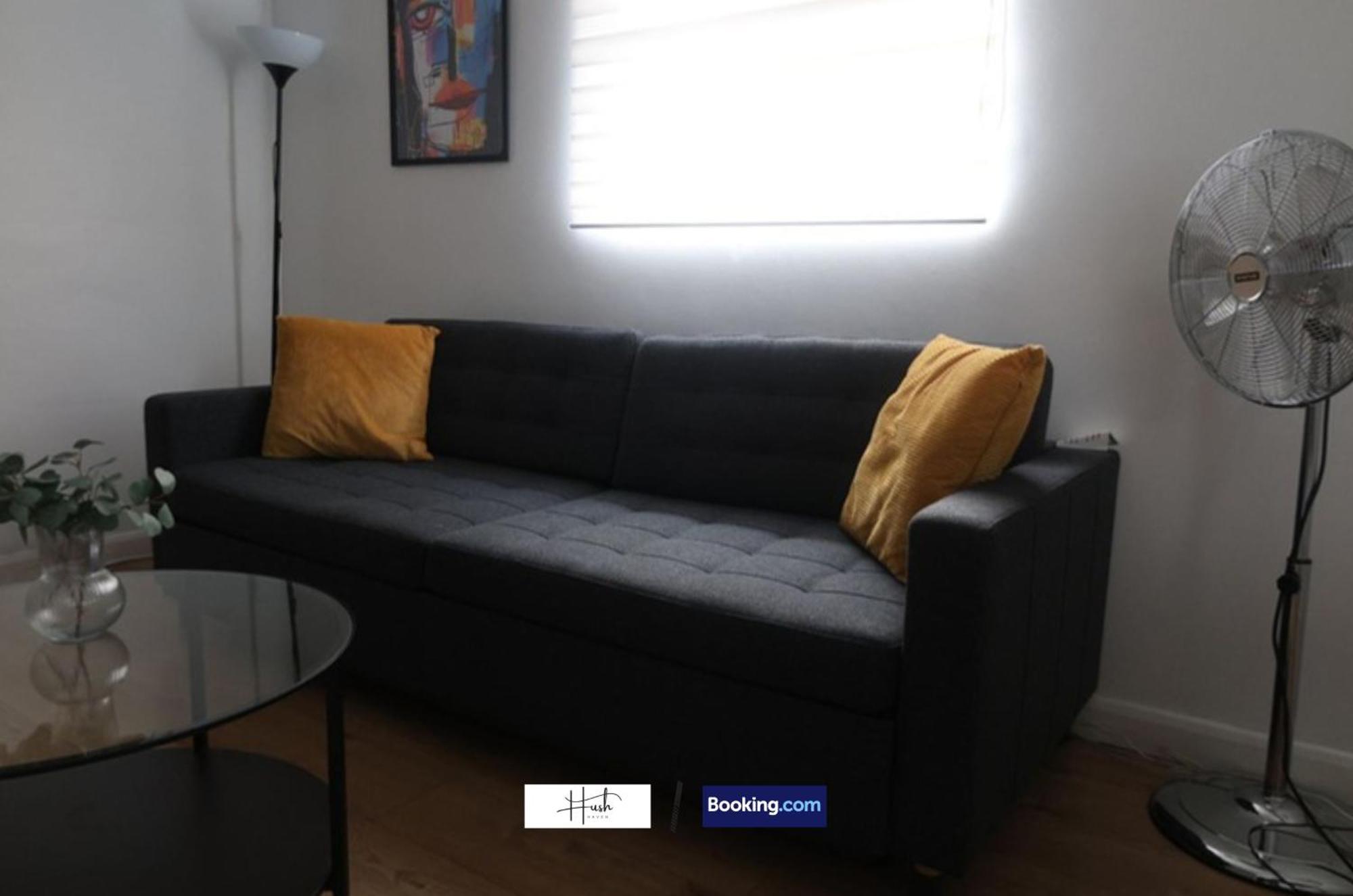 2 Bedroom Flat By Hush Haven Homes Short Lets And Serviced With Garden & Free Parking Near Excel, Lcy Airport Apartment London