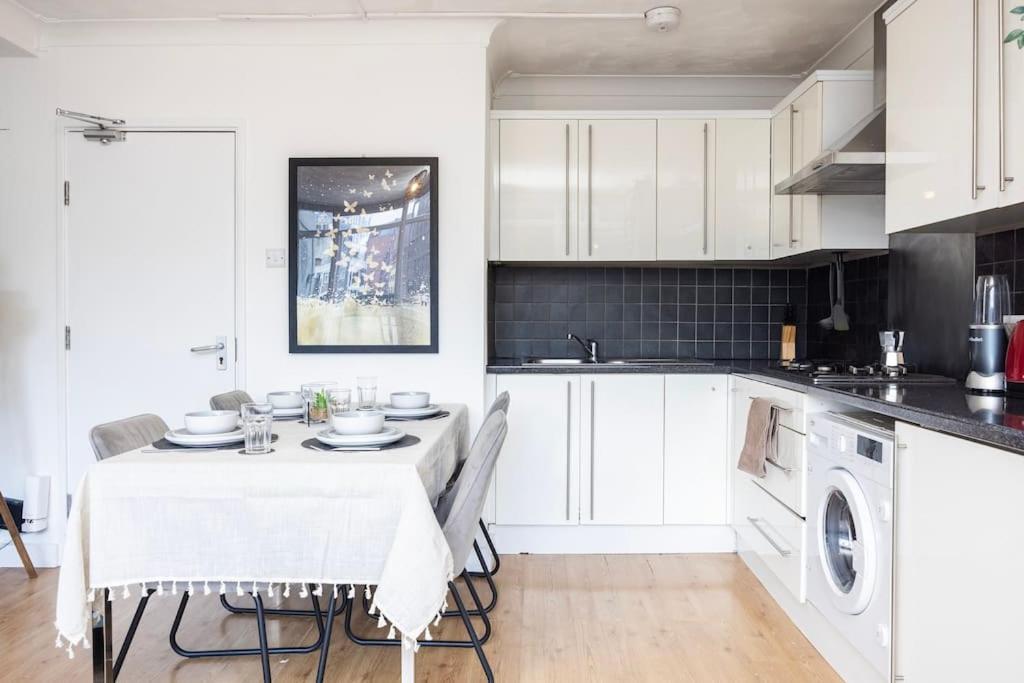 Apartment 12 Halstead Niu London