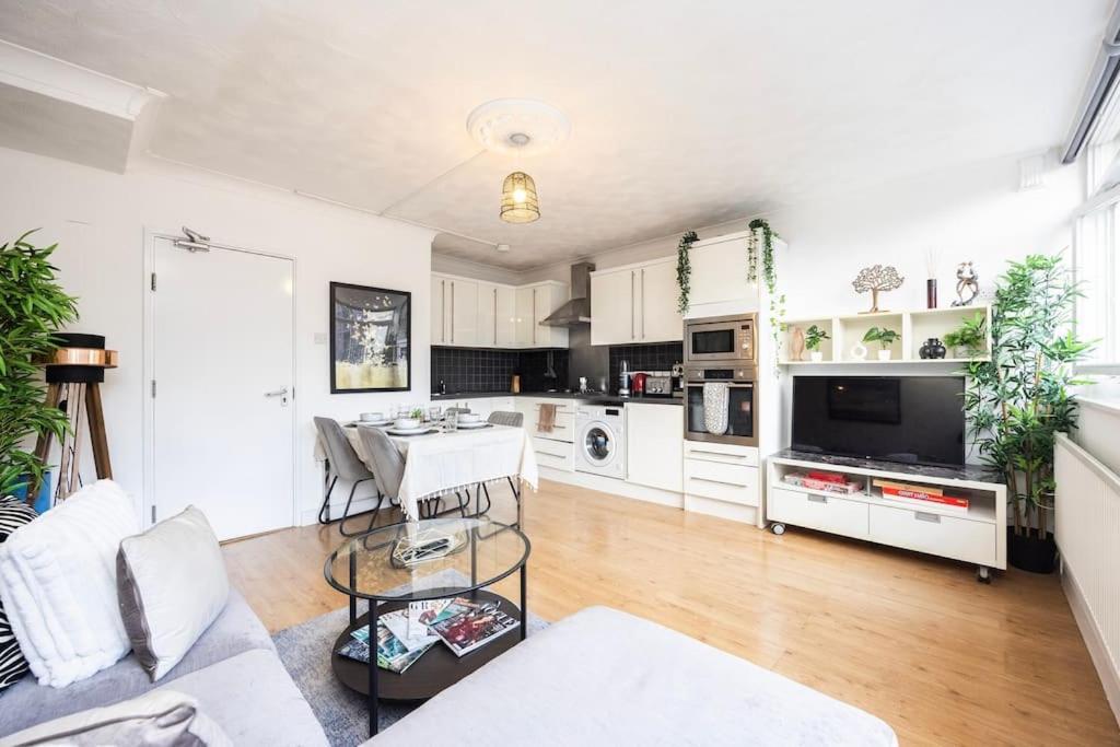 12 Halstead Niu London