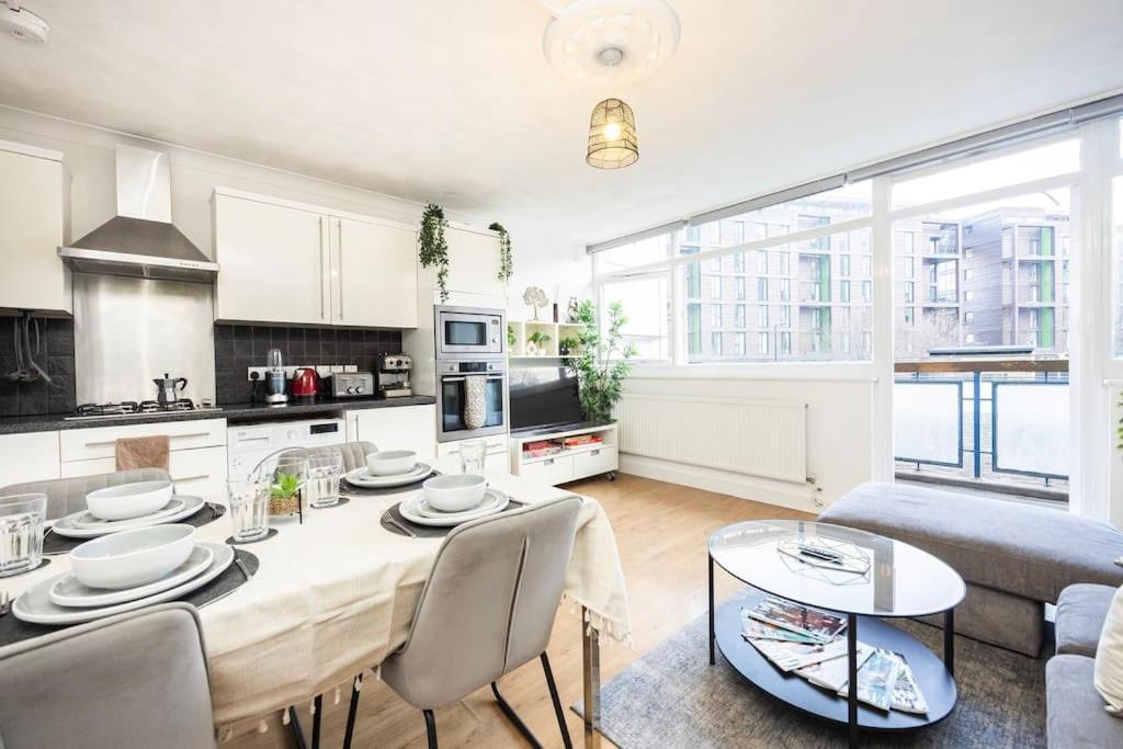 Apartment 12 Halstead Niu London
