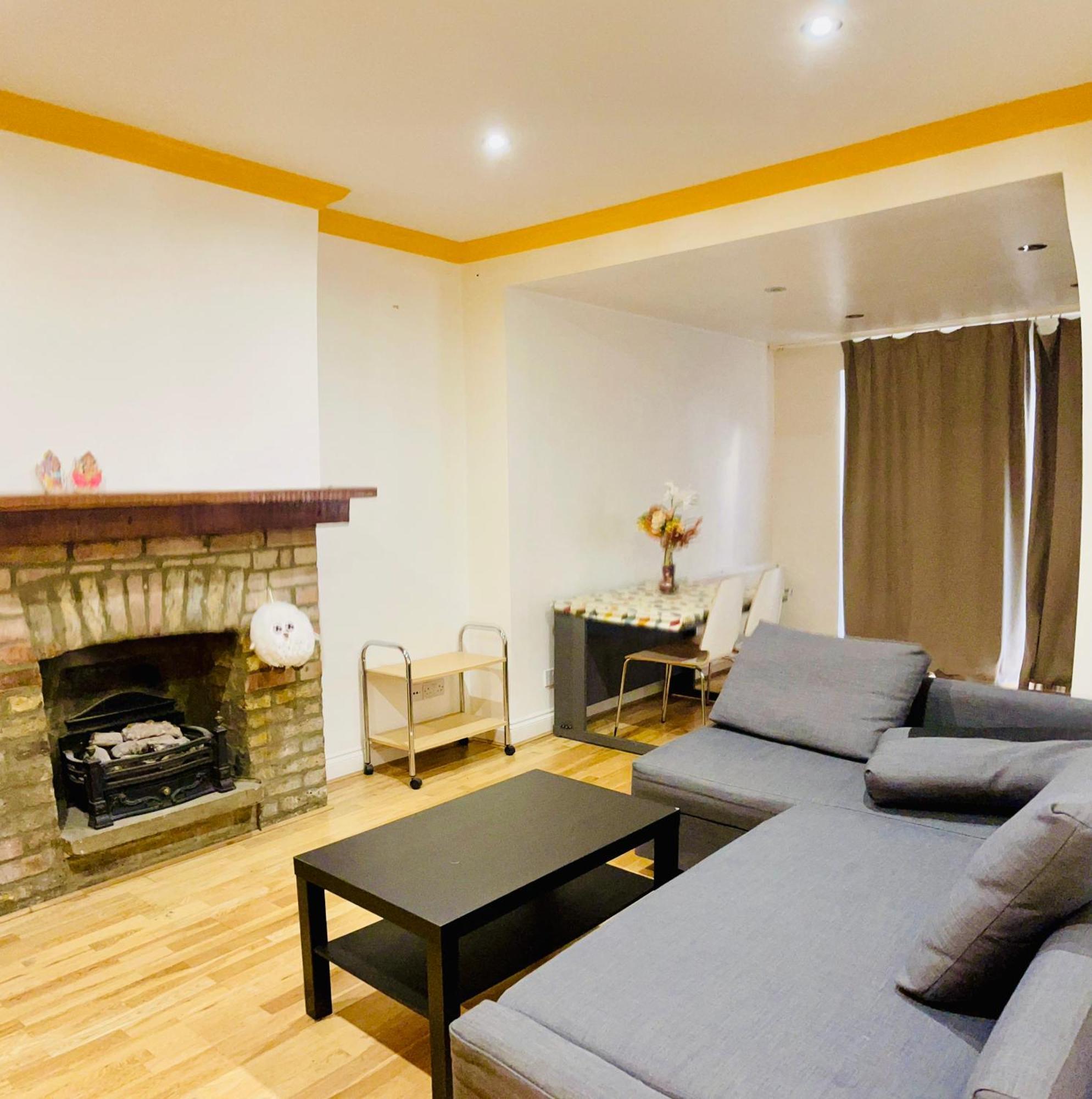 Entire Place,1 Bed Flat, Ground Floor, Garden Apartment *