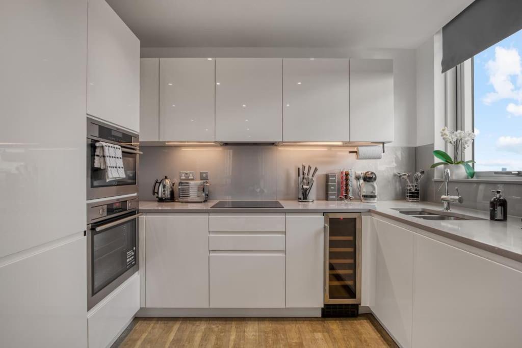 2 Bed & 2 Bath Next To Nine Elms Station - Zone 1 *