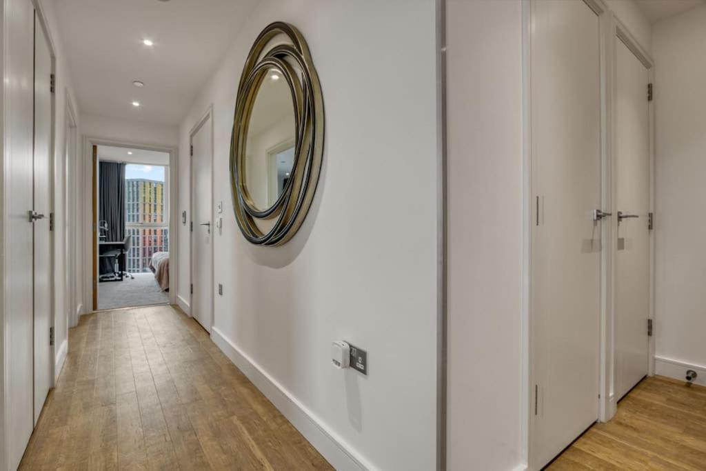 2 Bed & 2 Bath Next To Nine Elms Station - Zone 1