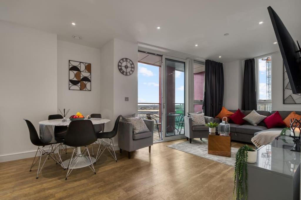 2 Bed & 2 Bath Next To Nine Elms Station - Zone 1 London