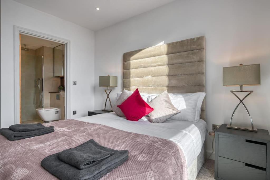 2 Bed & 2 Bath Next To Nine Elms Station - Zone 1 Apartment London
