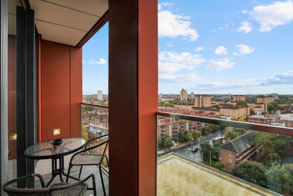 2 Bed & 2 Bath Next To Nine Elms Station - Zone 1 Apartment *