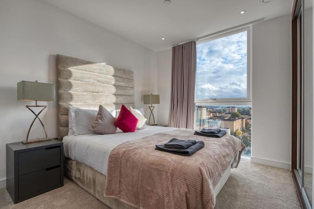 2 Bed & 2 Bath Next To Nine Elms Station - Zone 1 * London