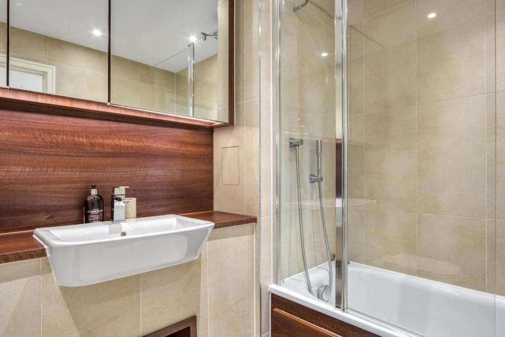 2 Bed & 2 Bath Next To Nine Elms Station - Zone 1