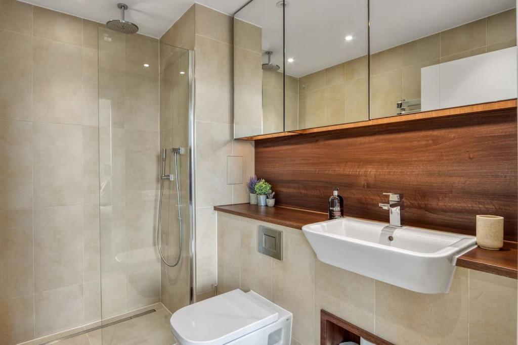 2 Bed & 2 Bath Next To Nine Elms Station - Zone 1 Apartment London