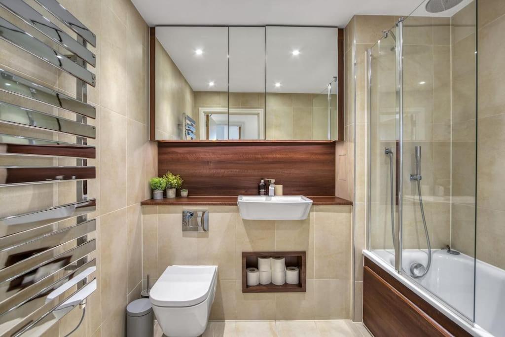 Apartment 2 Bed & 2 Bath Next To Nine Elms Station - Zone 1 *