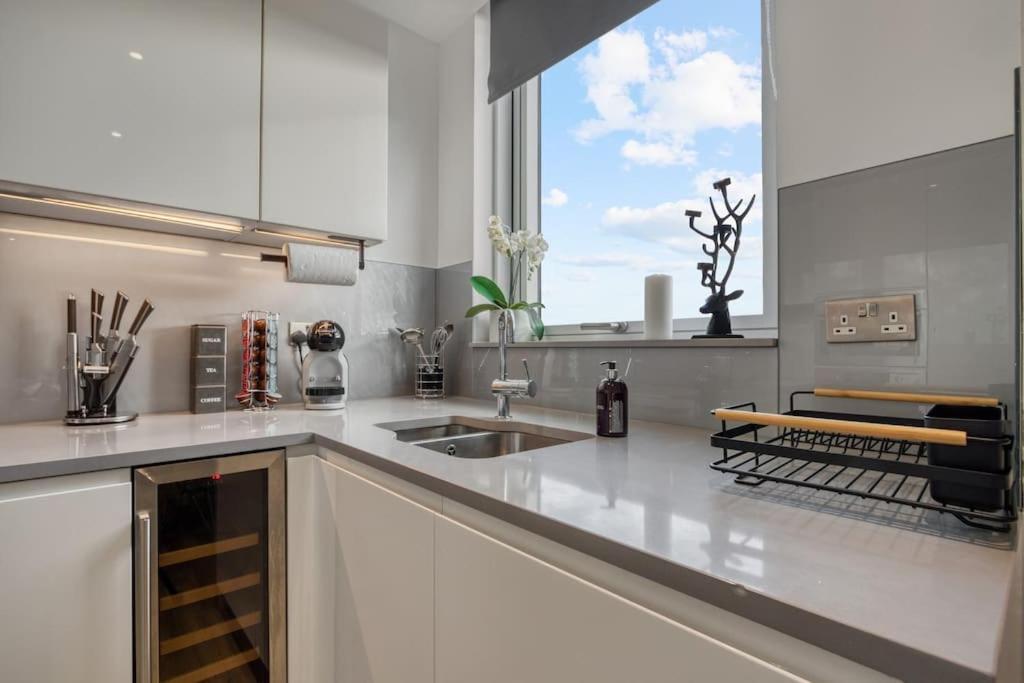 2 Bed & 2 Bath Next To Nine Elms Station - Zone 1 *
