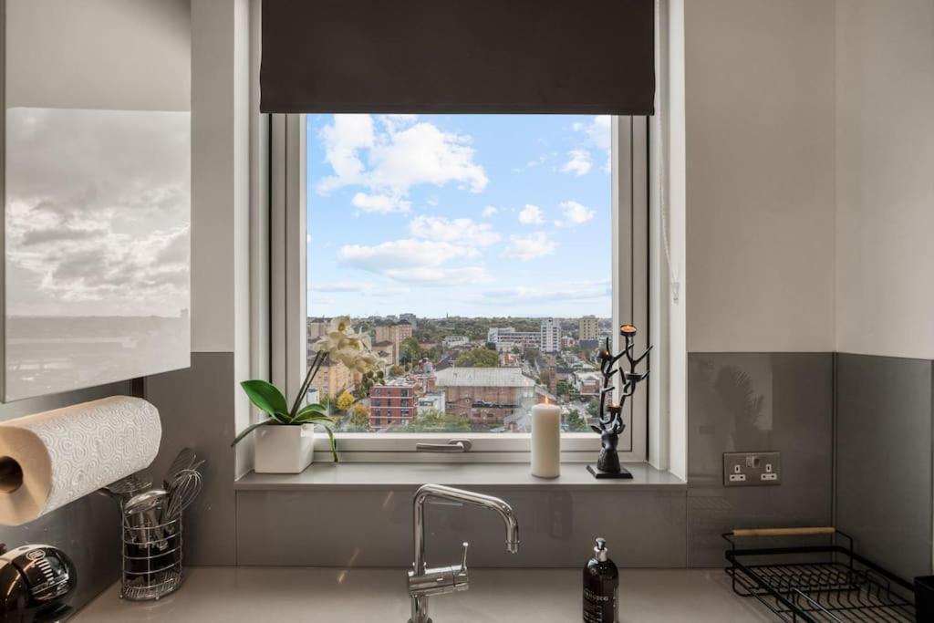2 Bed & 2 Bath Next To Nine Elms Station - Zone 1 * London