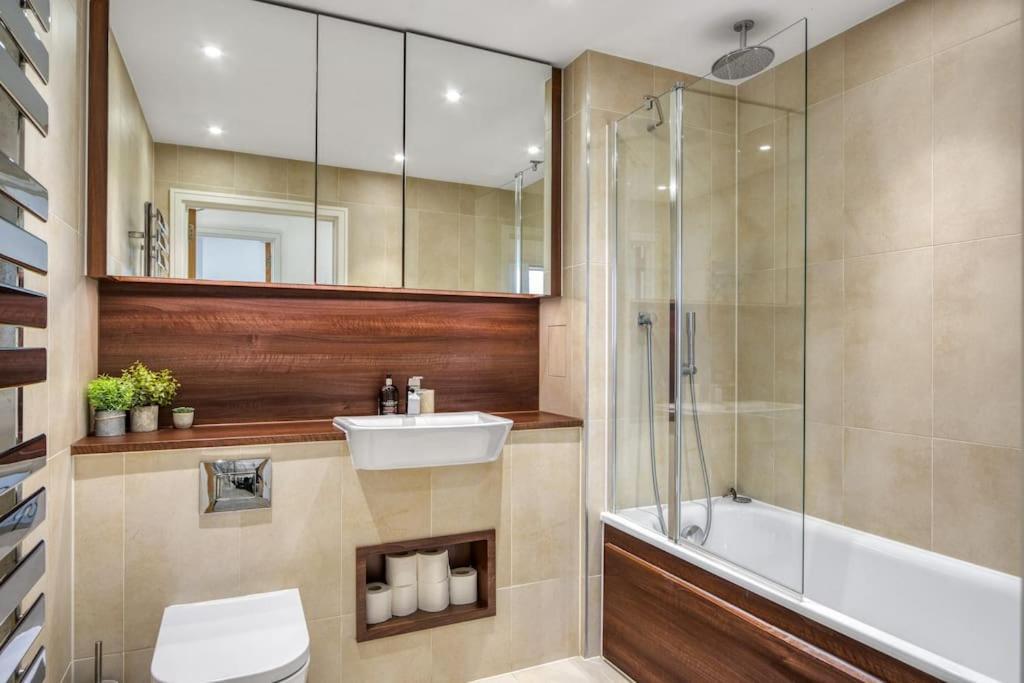 2 Bed & 2 Bath Next To Nine Elms Station - Zone 1 Apartment London