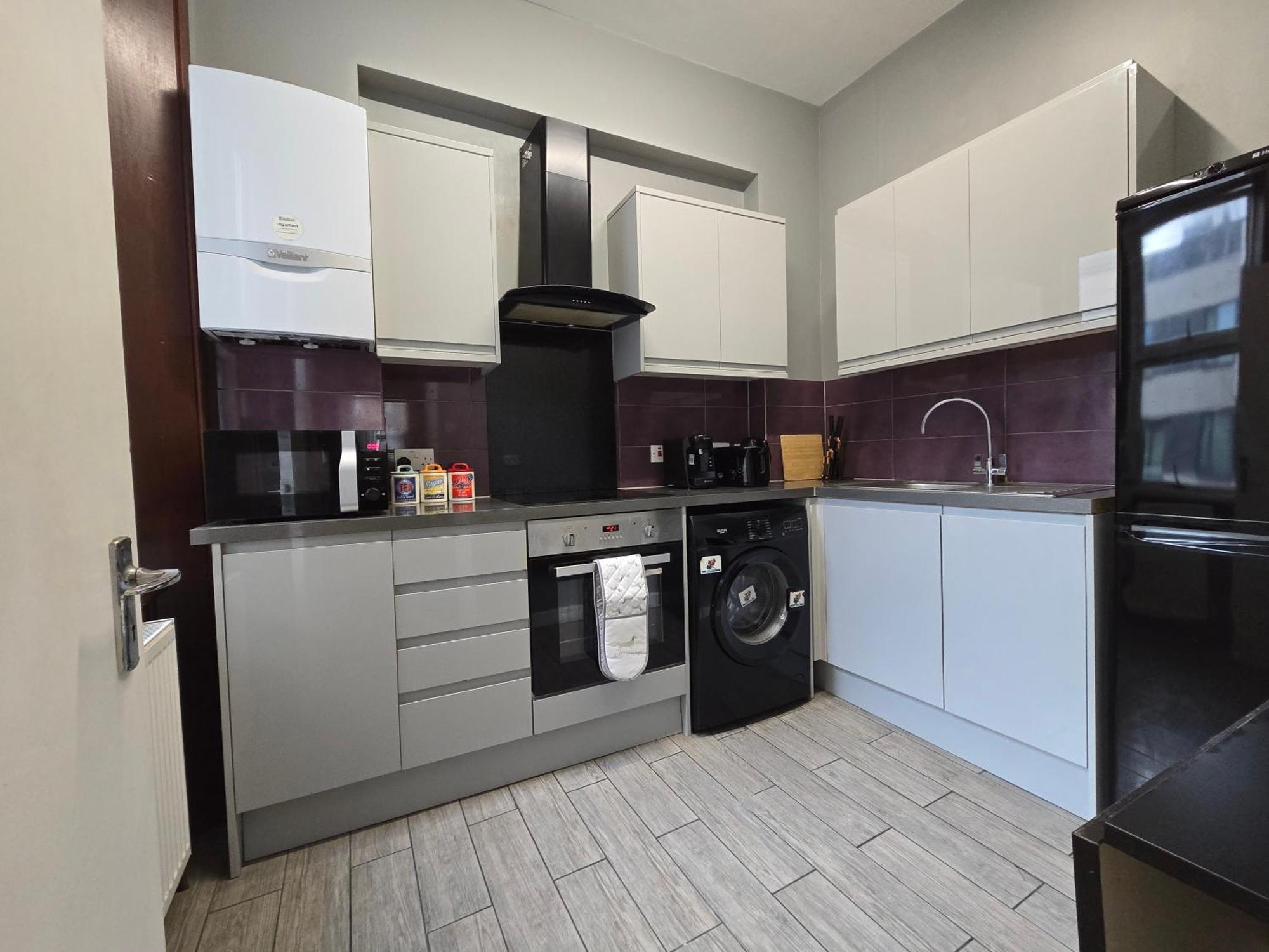 Cosy 3 Bedroom Flat Step Away From Paddington Apartment *