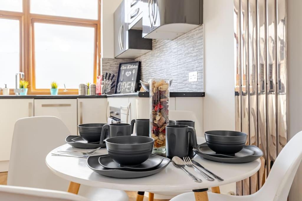 Luxury Near Canning Town- Free Parking Appartement Londen