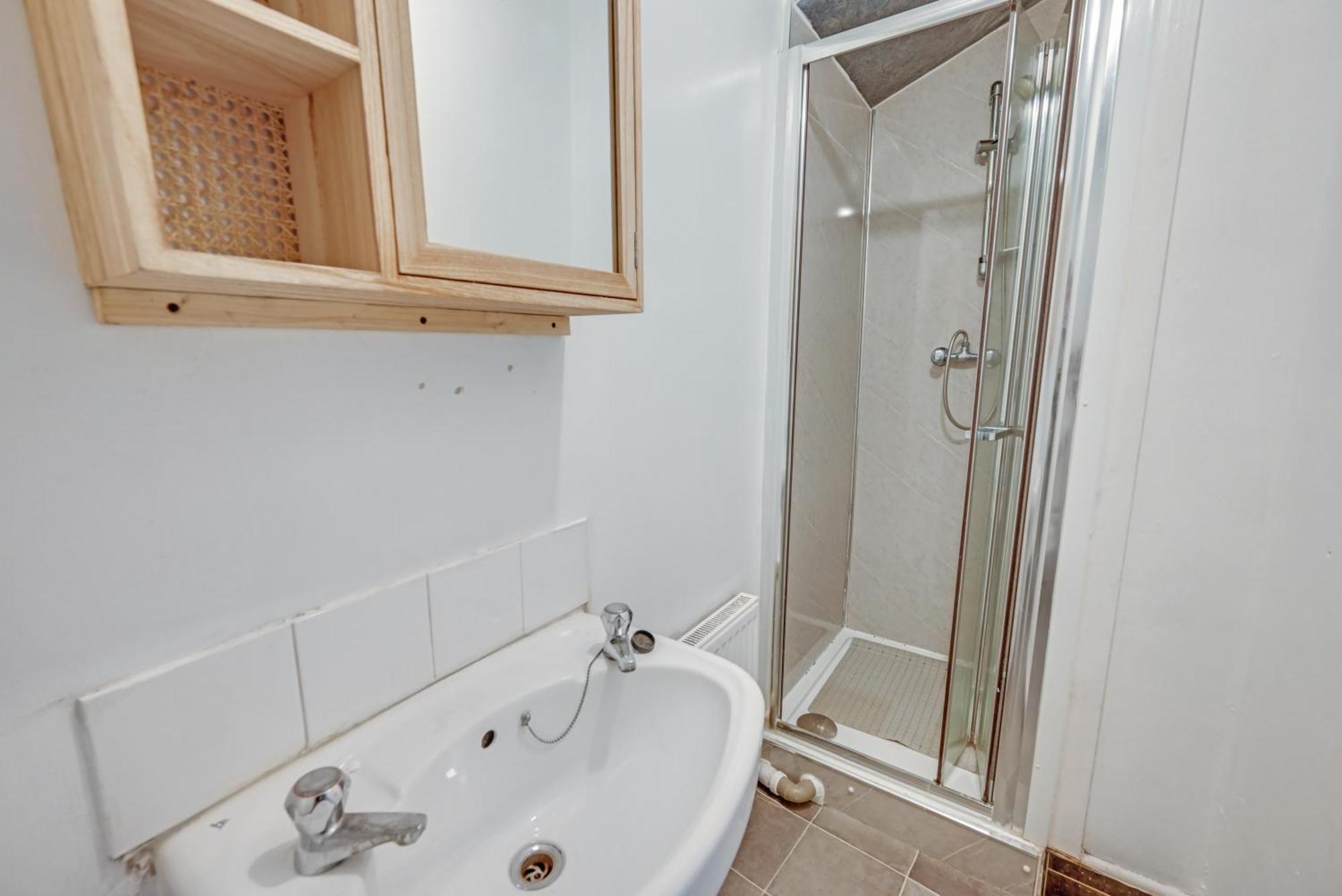 Cosy & Comfy Tottenham Sleeps 4 * Londen