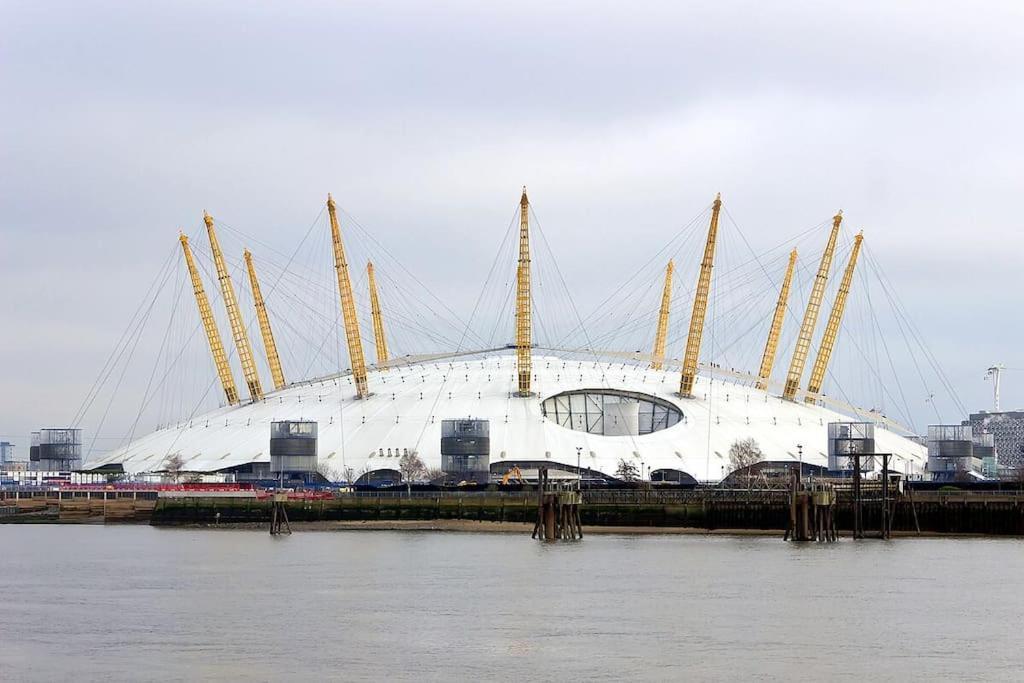 Full Close To Excel Centre, Airport , O2 Arena * Londen