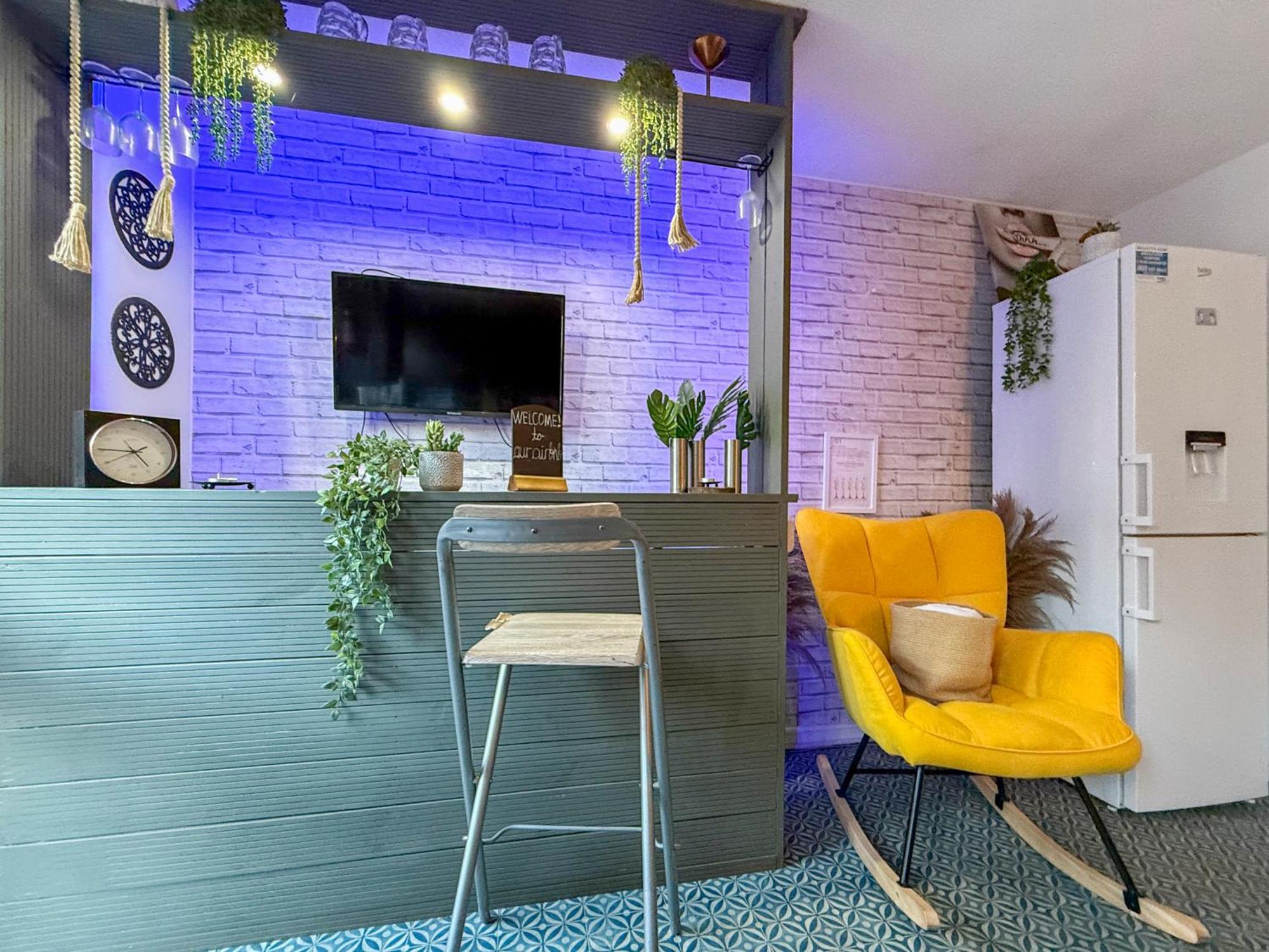 2bed Garden House W/hot Tub, Sauna & Cinema Ferienhaus *