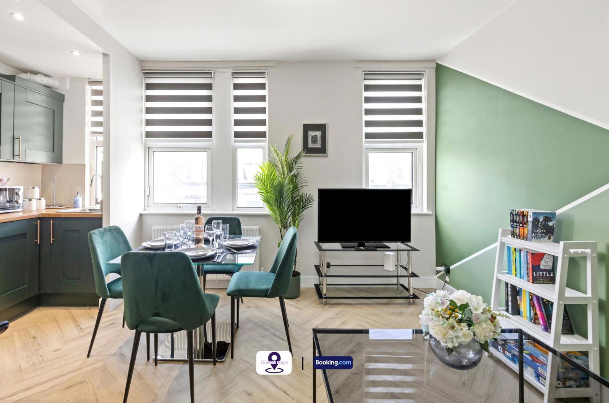 Last-Minute Offers ! Limited Time L Exclusive Deal On 2 Bedroom, High Spec Luxury Flat By Finesse Stays Short Lets & Serviced Accommodation London With Free Wifi Appartement Londen