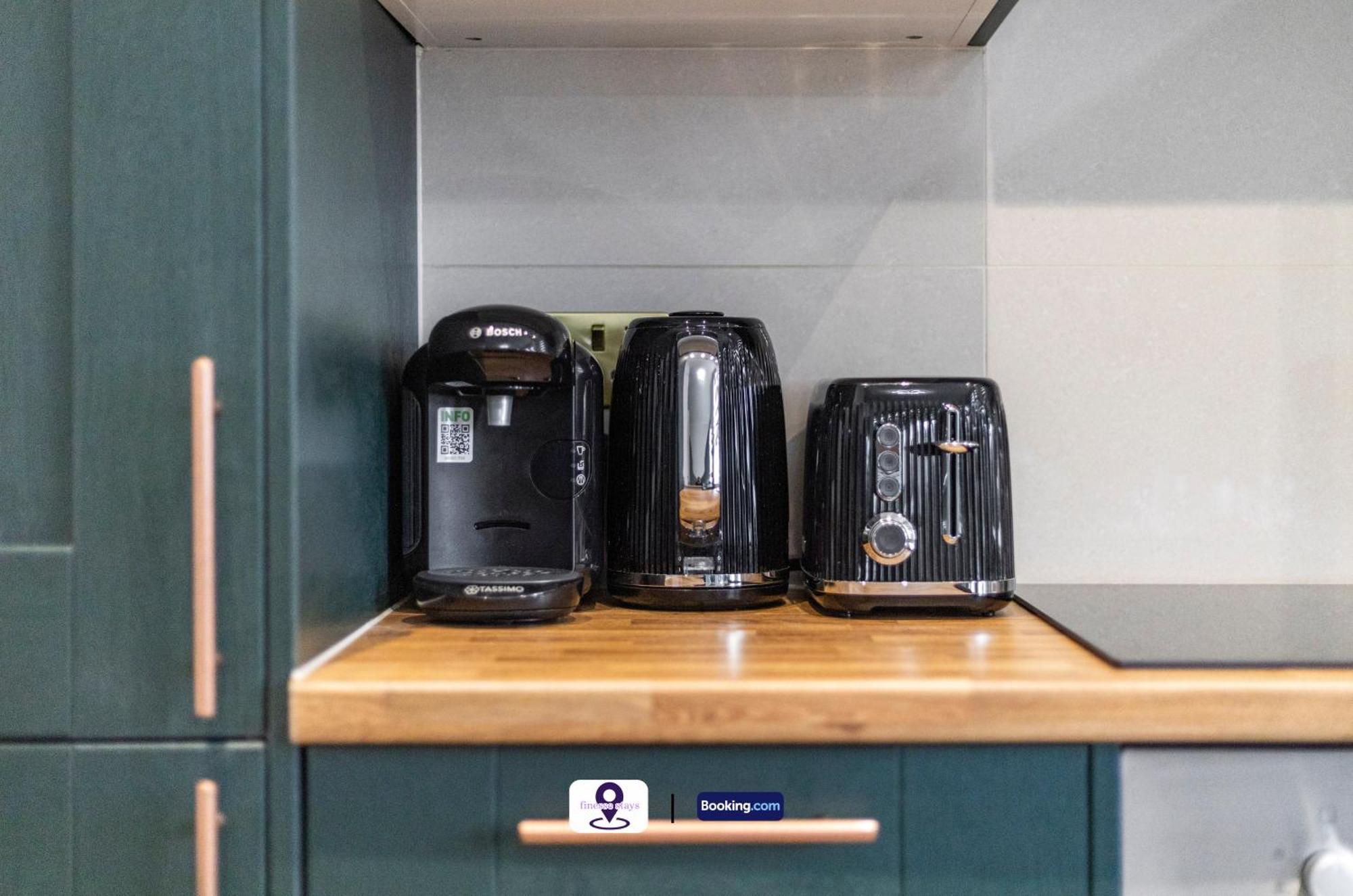 Last-Minute Offers ! Limited Time L Exclusive Deal On 2 Bedroom, High Spec Luxury Flat By Finesse Stays Short Lets & Serviced Accommodation London With Free Wifi *