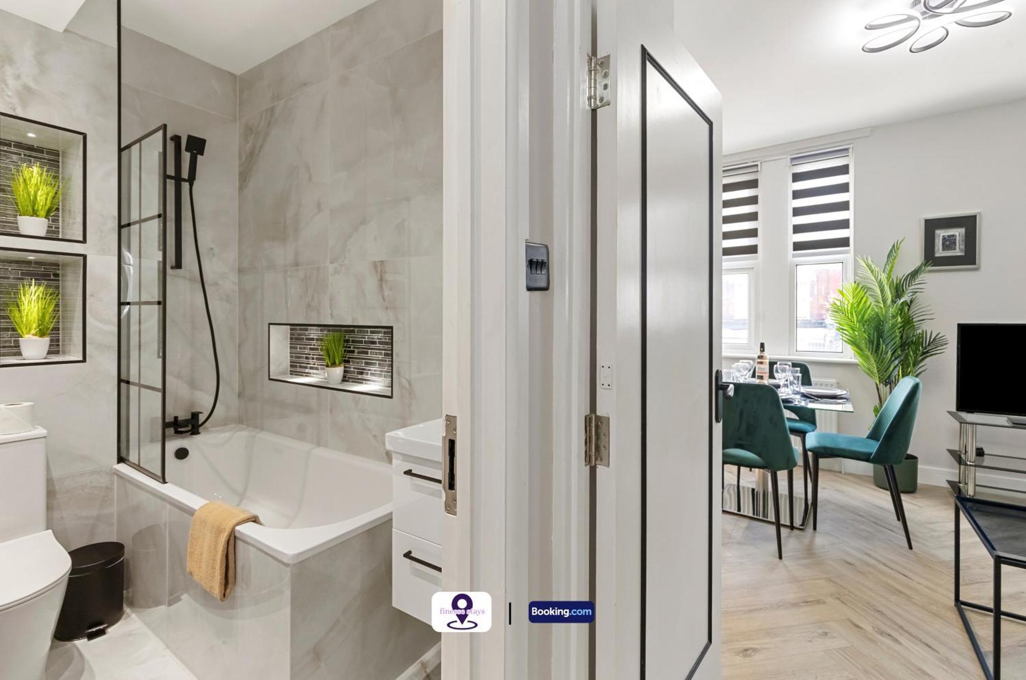 Last-Minute Offers ! Limited Time L Exclusive Deal On 2 Bedroom, High Spec Luxury Flat By Finesse Stays Short Lets & Serviced Accommodation London With Free Wifi *