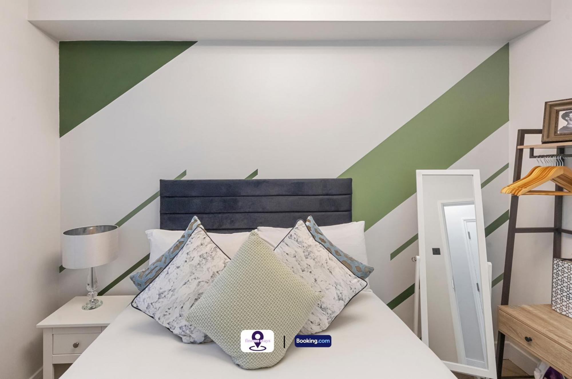 Last-Minute Offers ! Limited Time L Exclusive Deal On 2 Bedroom, High Spec Luxury Flat By Finesse Stays Short Lets & Serviced Accommodation London With Free Wifi