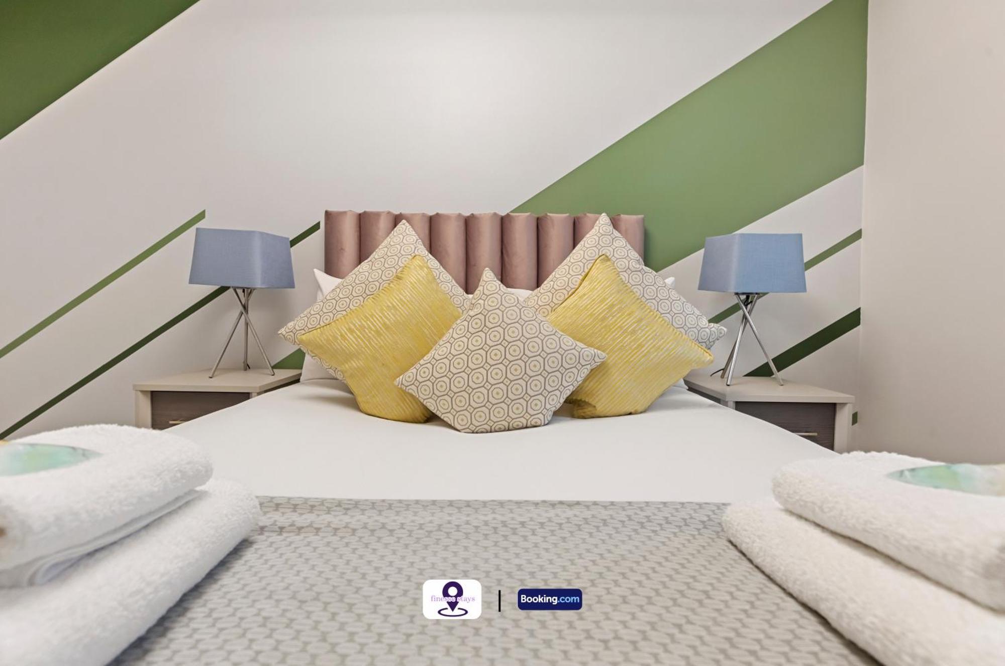 Last-Minute Offers ! Limited Time L Exclusive Deal On 2 Bedroom, High Spec Luxury Flat By Finesse Stays Short Lets & Serviced Accommodation London With Free Wifi Appartement *