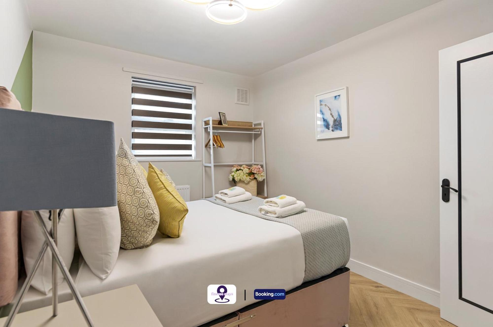 Last-Minute Offers ! Limited Time L Exclusive Deal On 2 Bedroom, High Spec Luxury Flat By Finesse Stays Short Lets & Serviced Accommodation London With Free Wifi