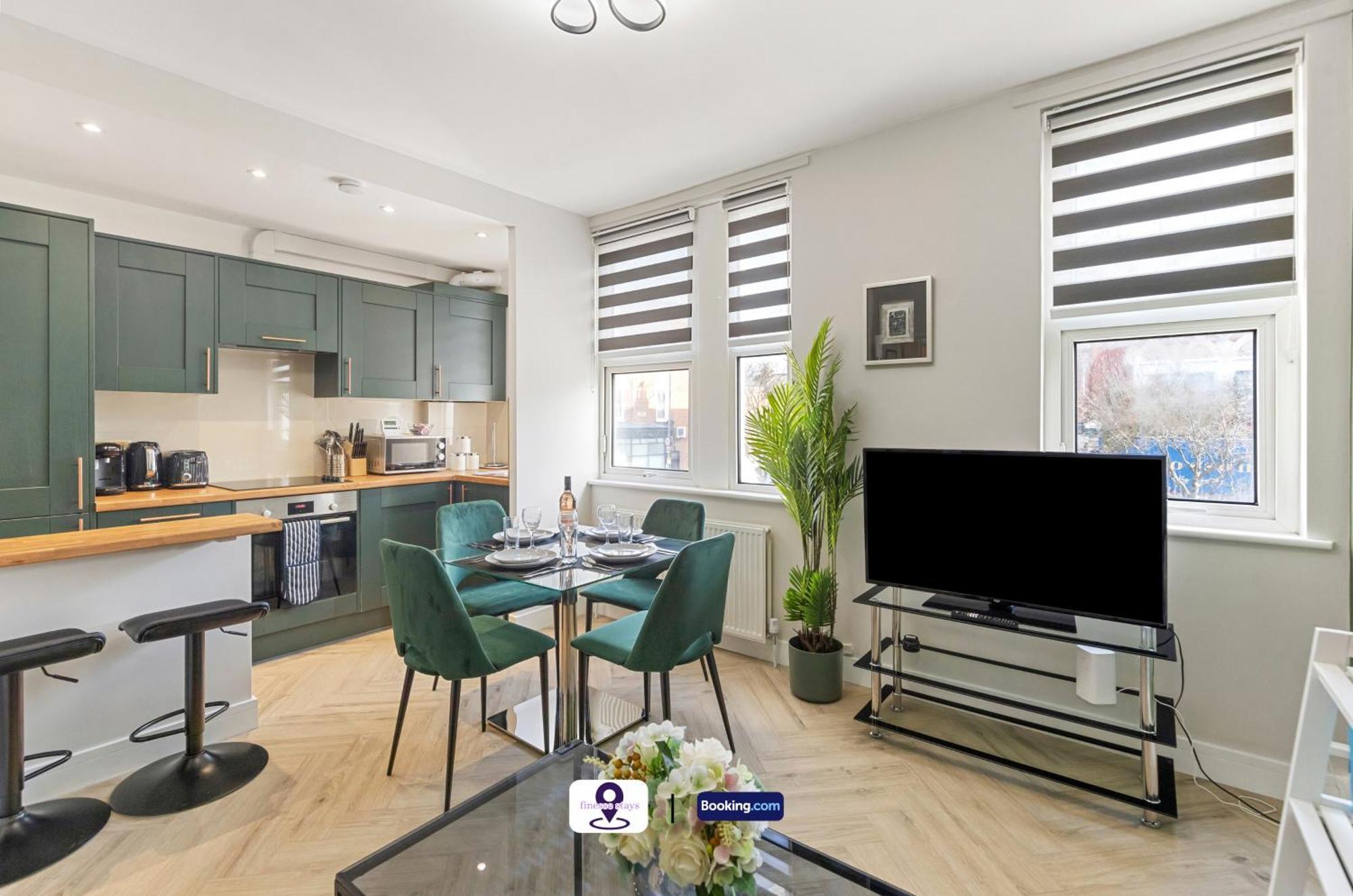 Last-Minute Offers ! Limited Time L Exclusive Deal On 2 Bedroom, High Spec Luxury Flat By Finesse Stays Short Lets & Serviced Accommodation London With Free Wifi Appartement *