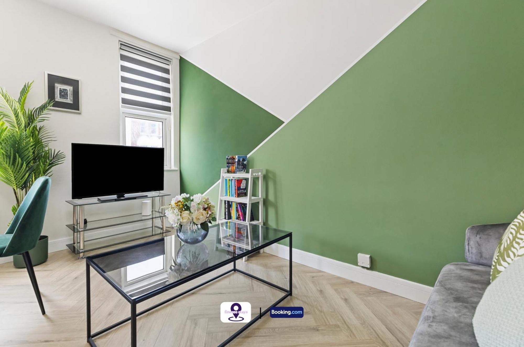 Last-Minute Offers ! Limited Time L Exclusive Deal On 2 Bedroom, High Spec Luxury Flat By Finesse Stays Short Lets & Serviced Accommodation London With Free Wifi Appartement Londen