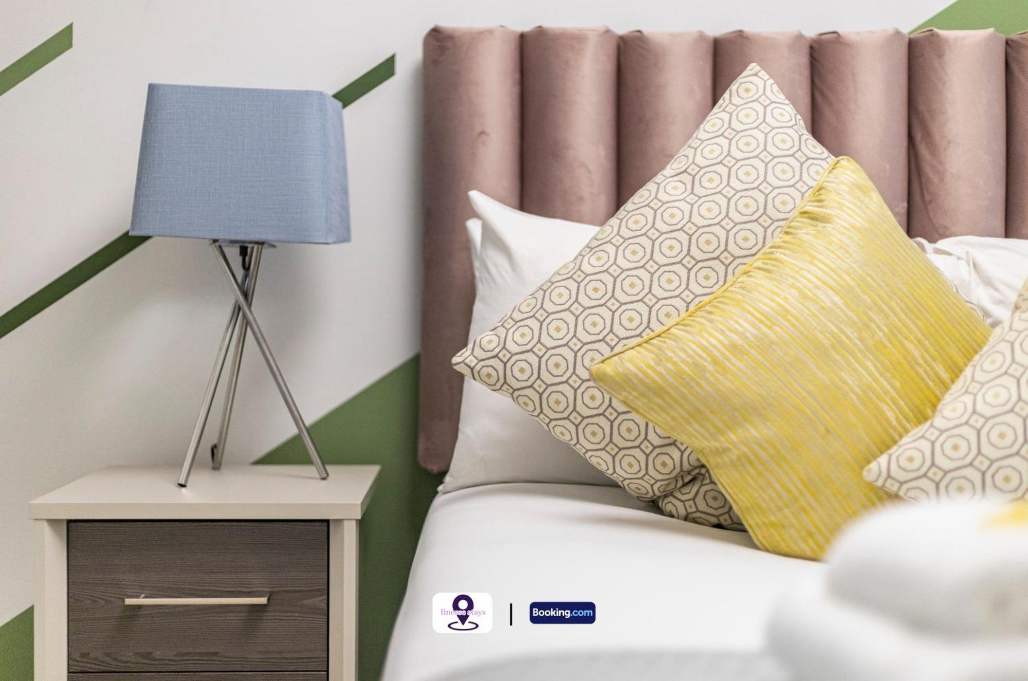 Last-Minute Offers ! Limited Time L Exclusive Deal On 2 Bedroom, High Spec Luxury Flat By Finesse Stays Short Lets & Serviced Accommodation London With Free Wifi Appartement Londen