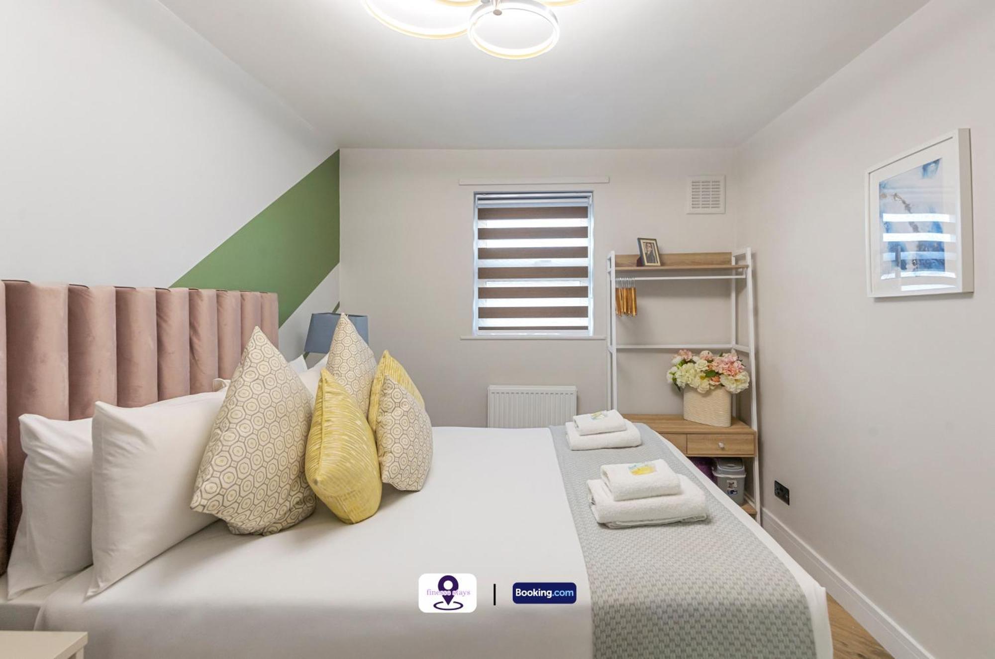 Last-Minute Offers ! Limited Time L Exclusive Deal On 2 Bedroom, High Spec Luxury Flat By Finesse Stays Short Lets & Serviced Accommodation London With Free Wifi * Londen