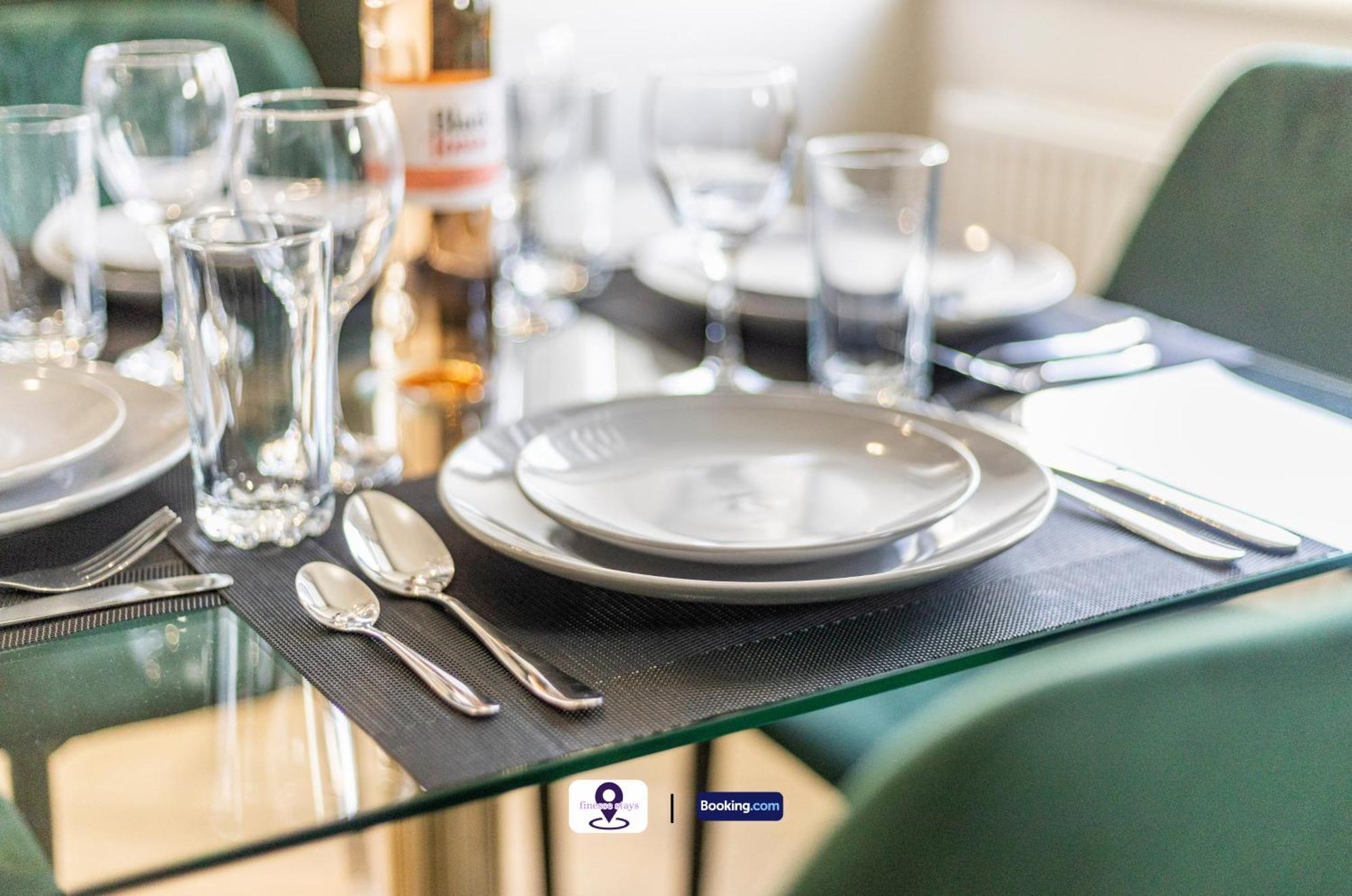 Last-Minute Offers ! Limited Time L Exclusive Deal On 2 Bedroom, High Spec Luxury Flat By Finesse Stays Short Lets & Serviced Accommodation London With Free Wifi