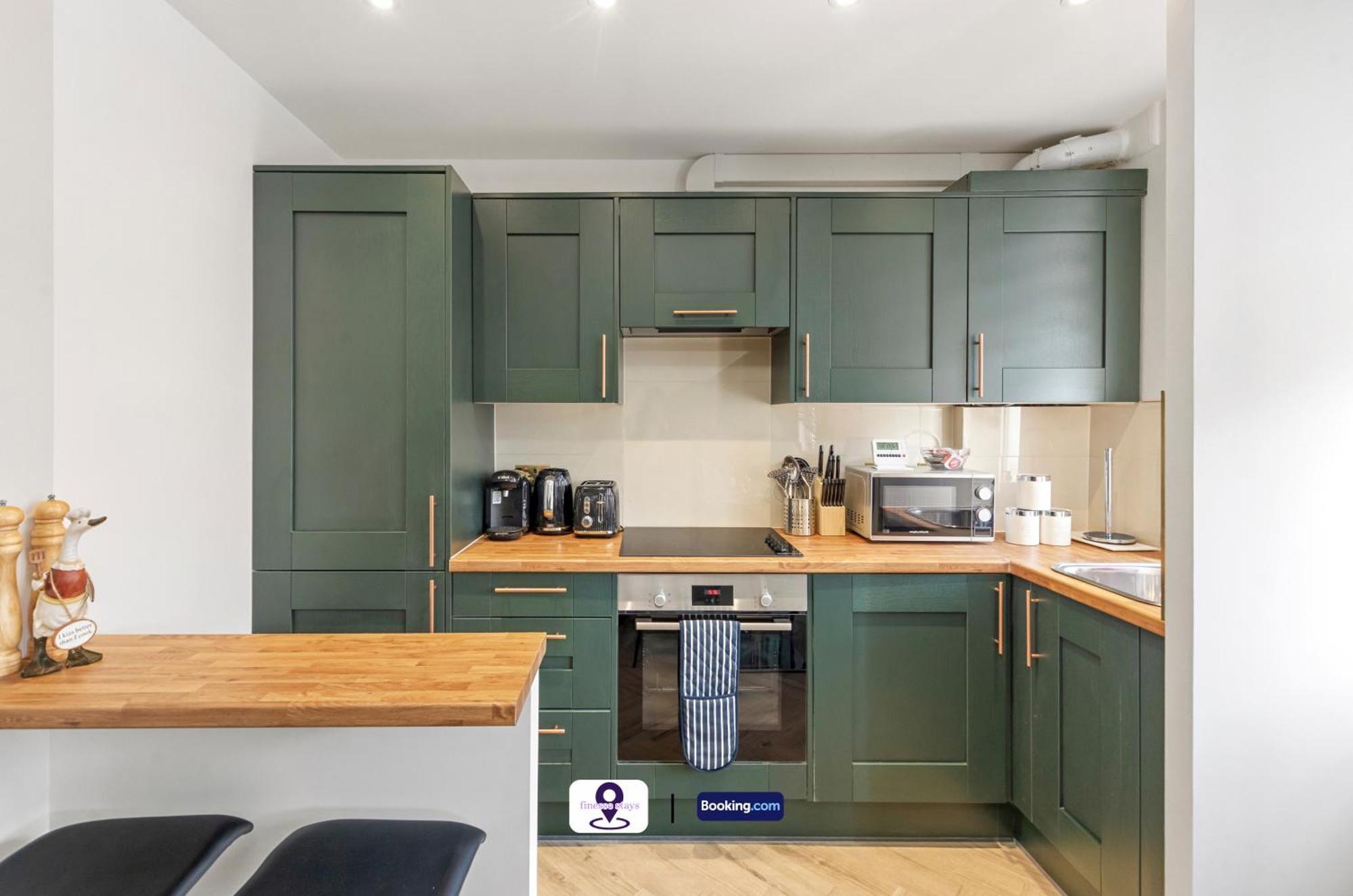 Last-Minute Offers ! Limited Time L Exclusive Deal On 2 Bedroom, High Spec Luxury Flat By Finesse Stays Short Lets & Serviced Accommodation London With Free Wifi Appartement Londen
